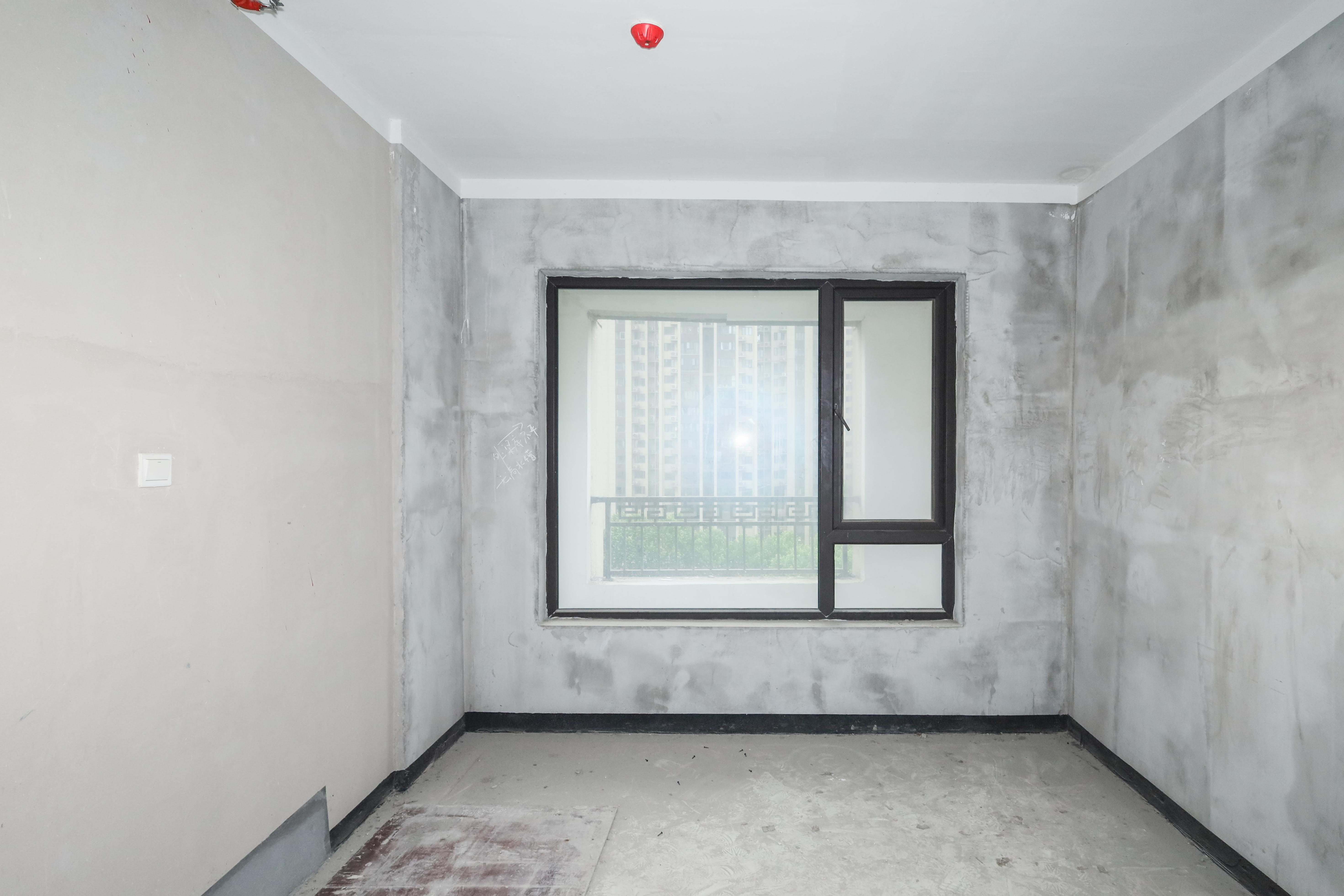 建发央著  4室2厅2卫   300.00万卧室