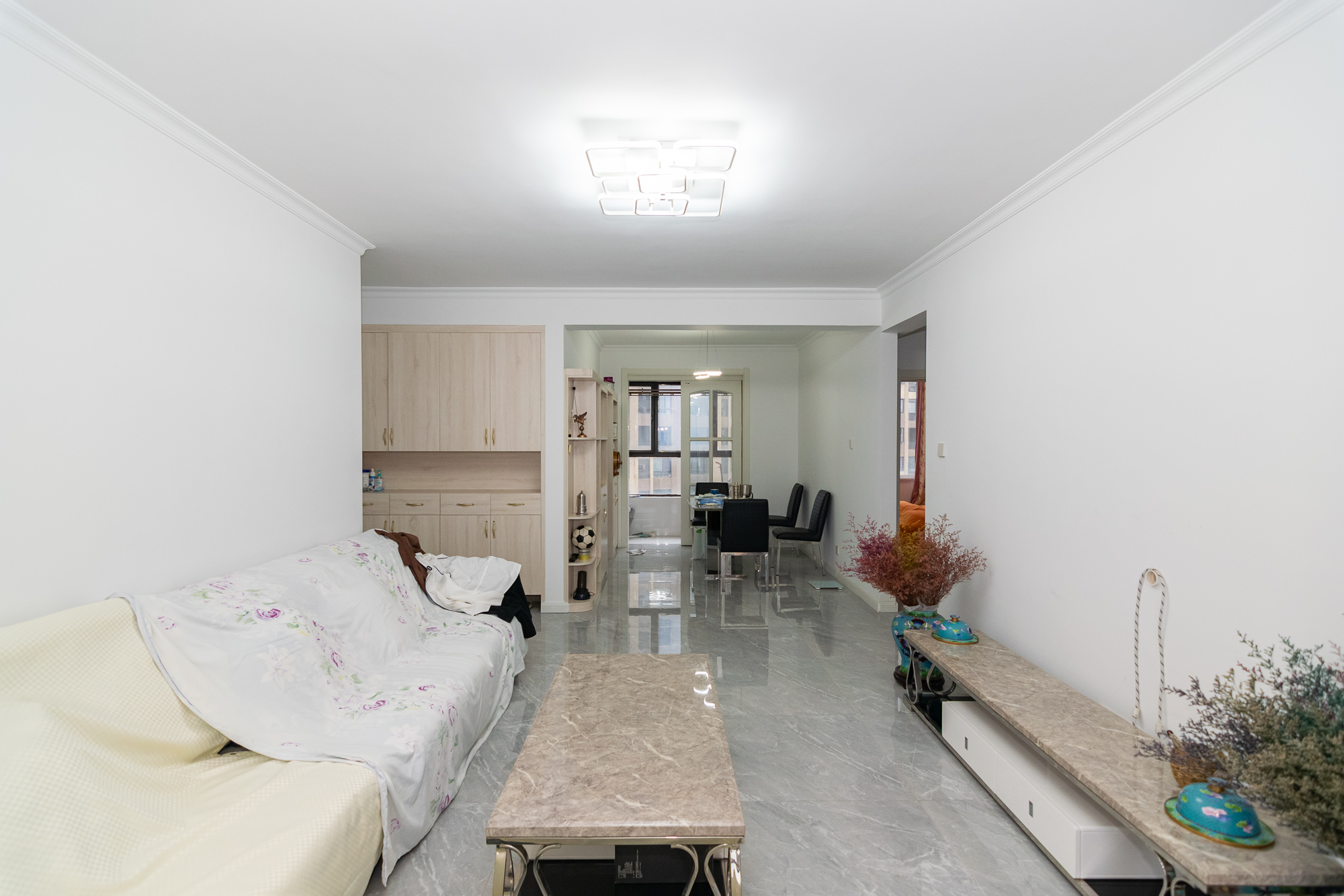 金地三千府(金地湖山樾、金地自在城)  3室2厅2卫    92.0万 金地三千府(金地湖山樾、金地自在城)  3室2厅2卫    92.0万客厅