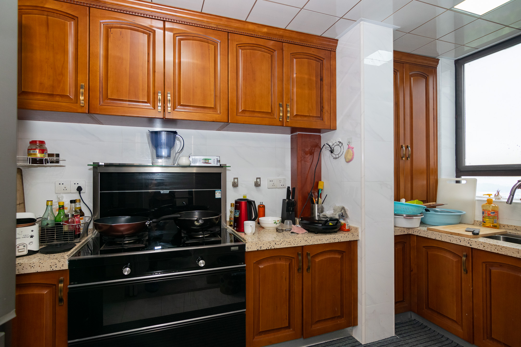 金地三千府(金地湖山樾、金地自在城)  3室2厅2卫    92.0万 金地三千府(金地湖山樾、金地自在城)  3室2厅2卫    92.0万厨房