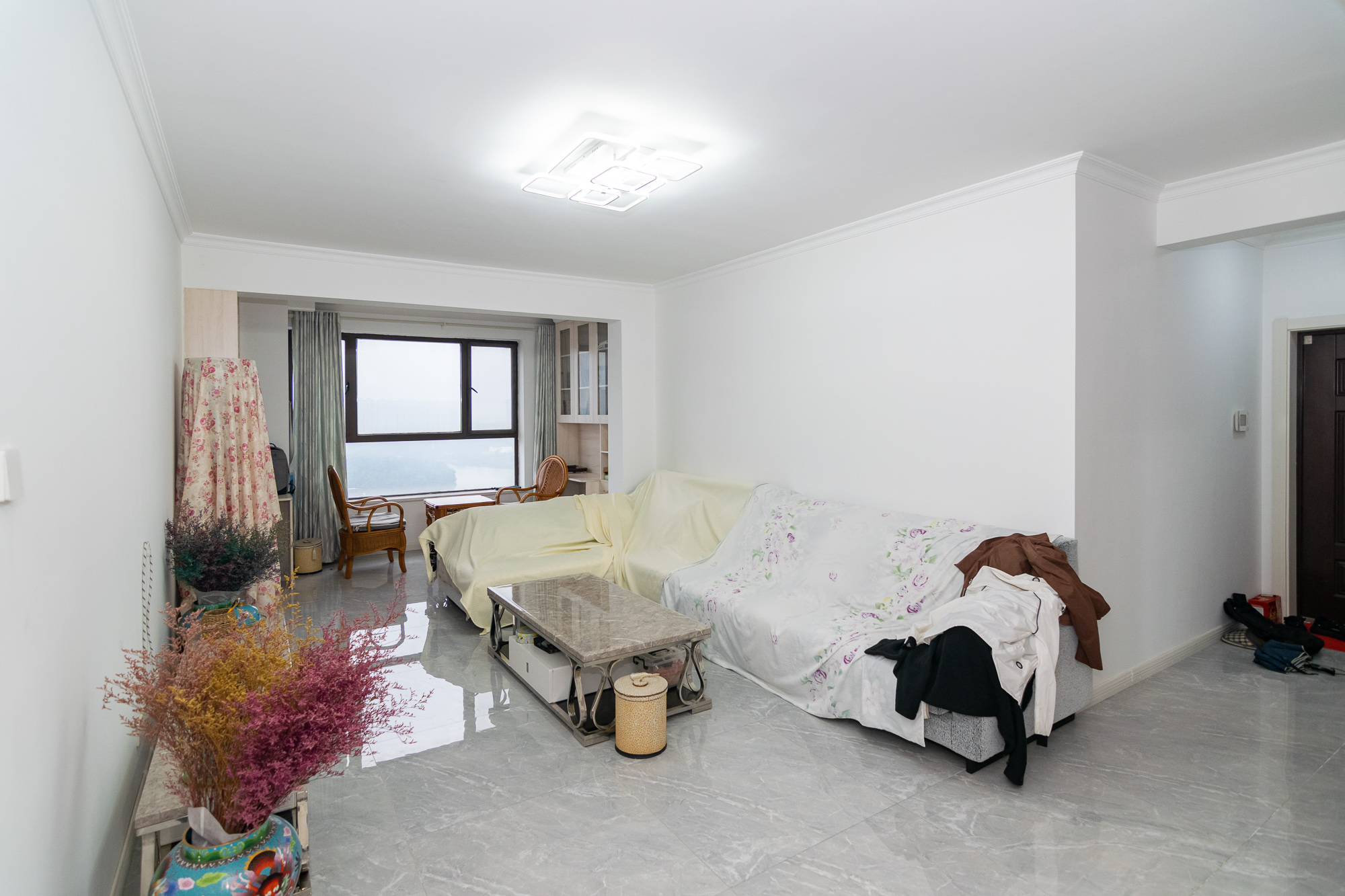 金地三千府(金地湖山樾、金地自在城)  3室2厅2卫    92.0万 金地三千府(金地湖山樾、金地自在城)  3室2厅2卫    92.0万客厅