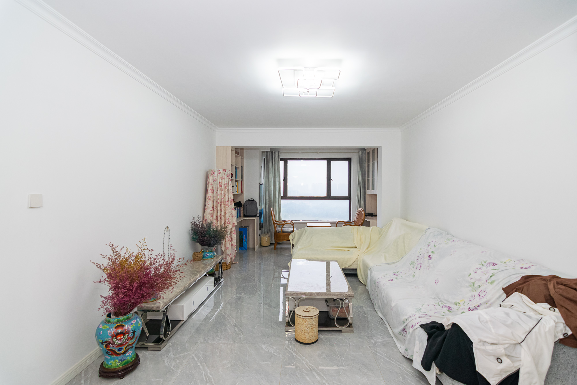 金地三千府(金地湖山樾、金地自在城)  3室2厅2卫    92.0万 金地三千府(金地湖山樾、金地自在城)  3室2厅2卫    92.0万客厅