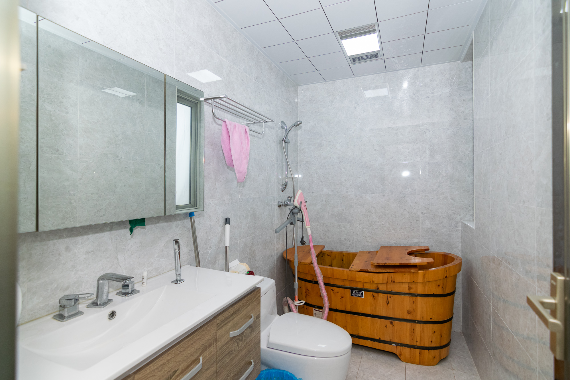 金地三千府(金地湖山樾、金地自在城)  3室2厅2卫    92.0万 金地三千府(金地湖山樾、金地自在城)  3室2厅2卫    92.0万卫生间