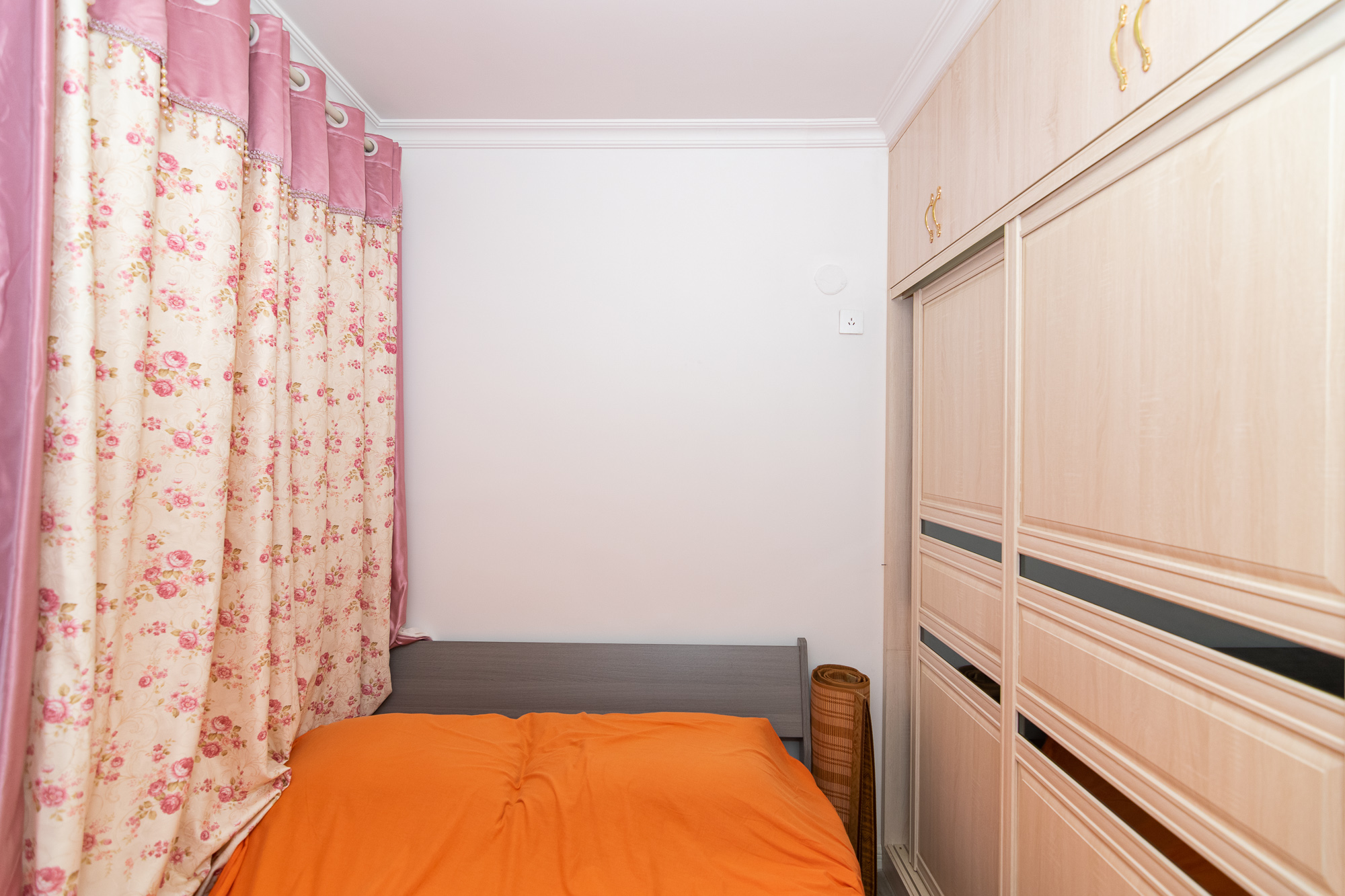 金地三千府(金地湖山樾、金地自在城)  3室2厅2卫    92.0万 金地三千府(金地湖山樾、金地自在城)  3室2厅2卫    92.0万卧室