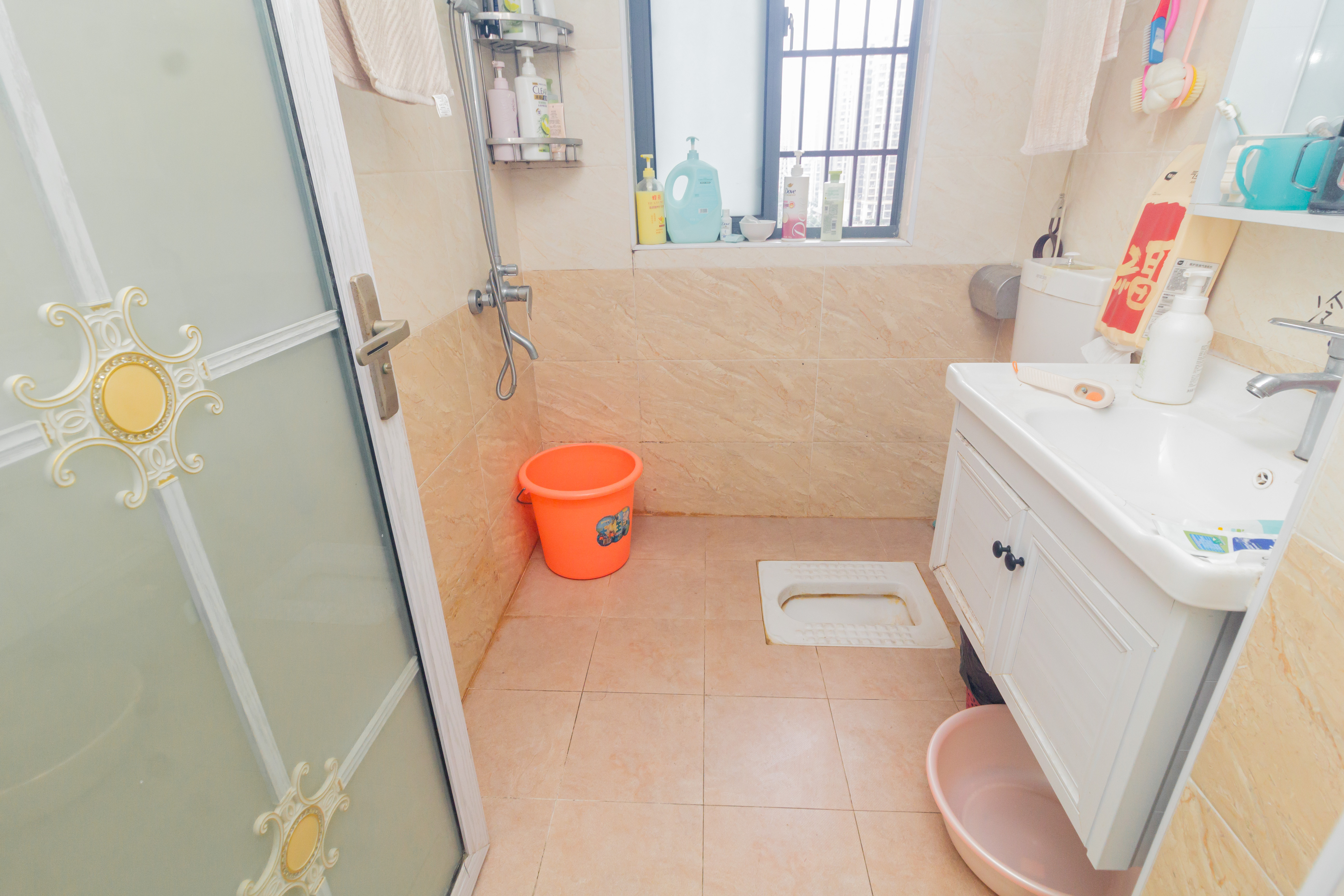 海德公园 4室2厅2卫 74.8万 海德公园 4室2厅2卫 74.8万卫生间