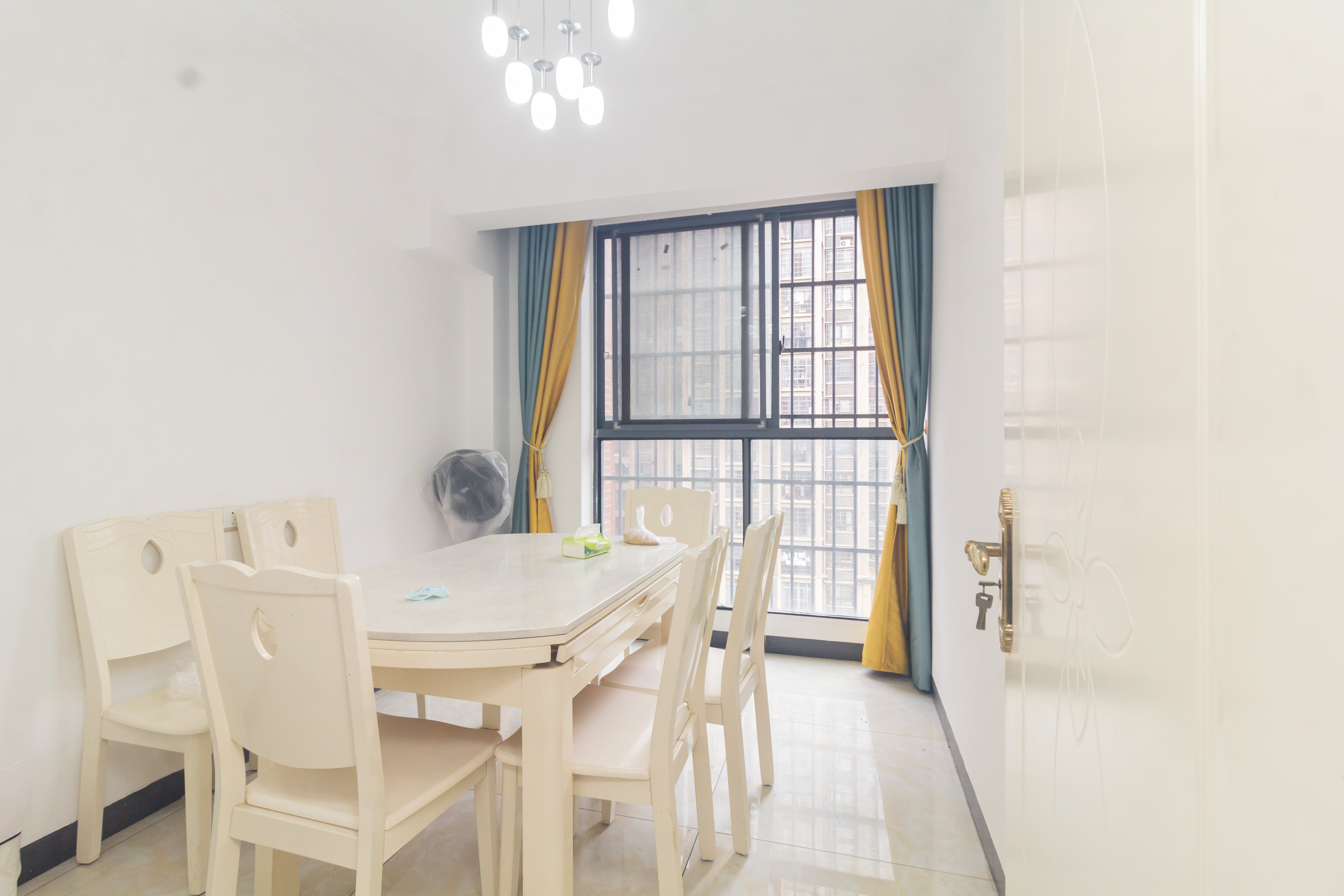 海德公园 4室2厅2卫 74.8万 海德公园 4室2厅2卫 74.8万客厅