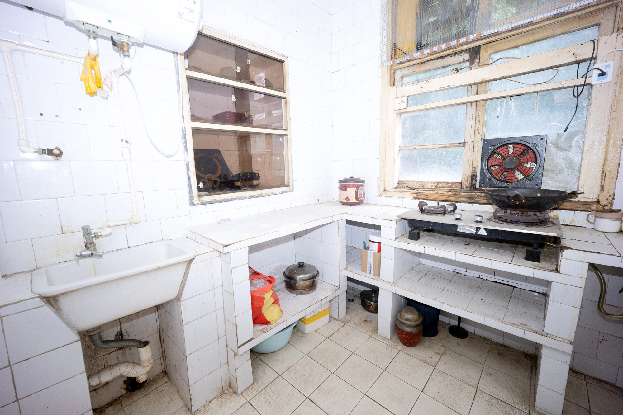 向东南社区 3室1厅1卫 42.8万 向东南社区 3室1厅1卫 42.8万厨房