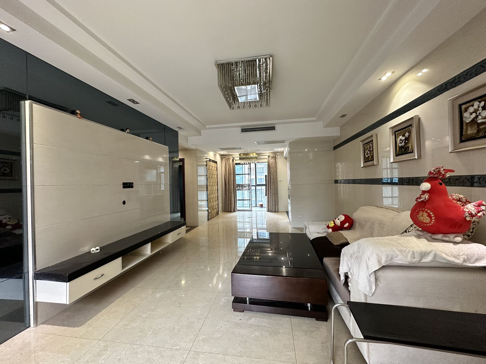 中央皇庭 4室2厅2卫 65.00万 中央皇庭 4室2厅2卫 65.00万室内图