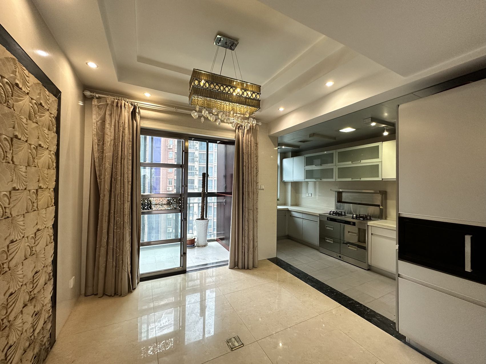 中央皇庭 4室2厅2卫 65.00万 中央皇庭 4室2厅2卫 65.00万室内图