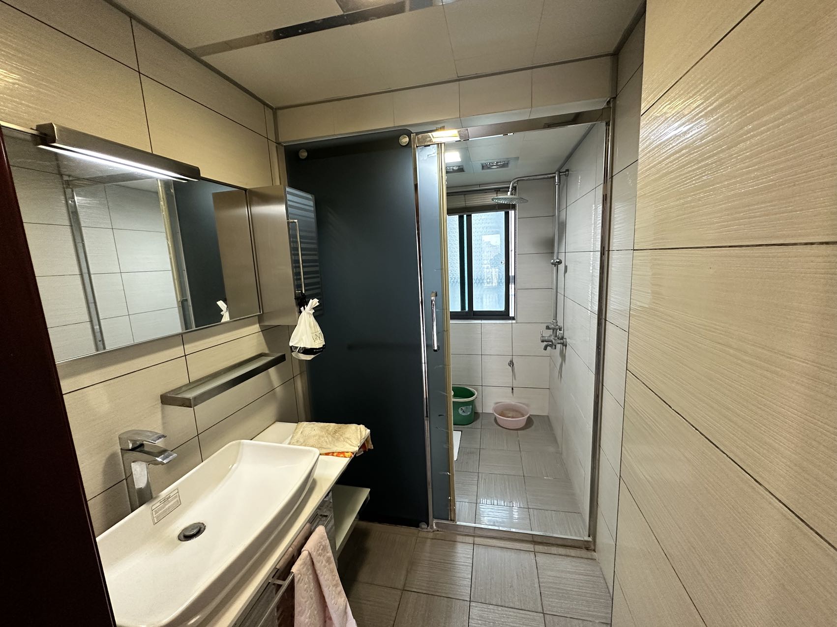 中央皇庭 4室2厅2卫 65.00万 中央皇庭 4室2厅2卫 65.00万室内图