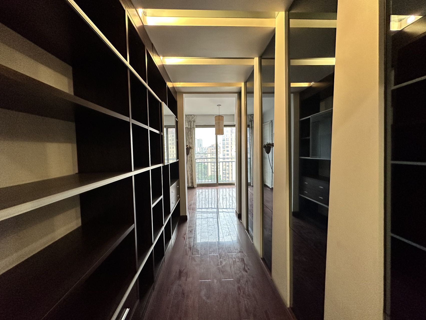 中央皇庭 4室2厅2卫 65.00万 中央皇庭 4室2厅2卫 65.00万室内图