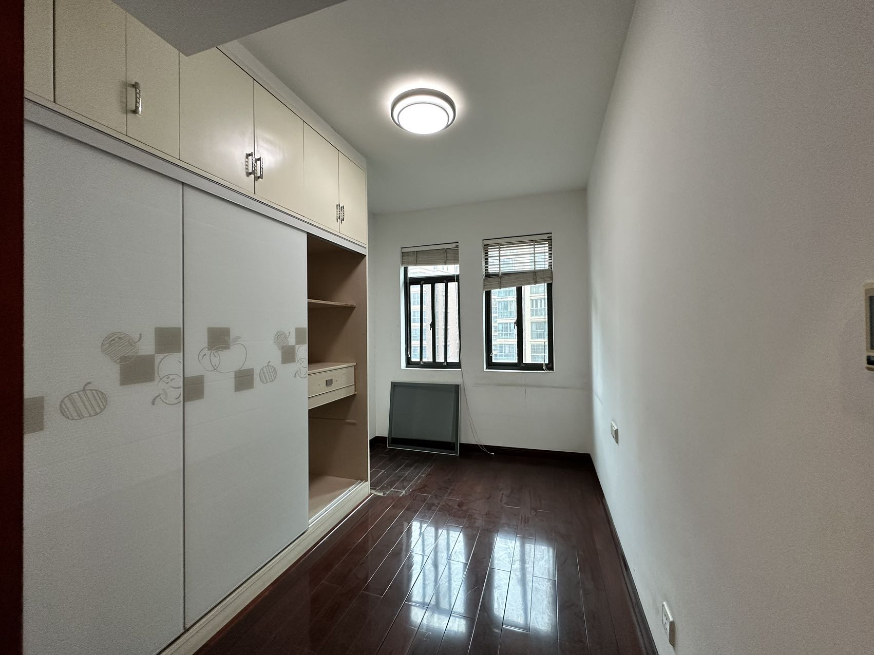 中央皇庭 4室2厅2卫 65.00万 中央皇庭 4室2厅2卫 65.00万室内图