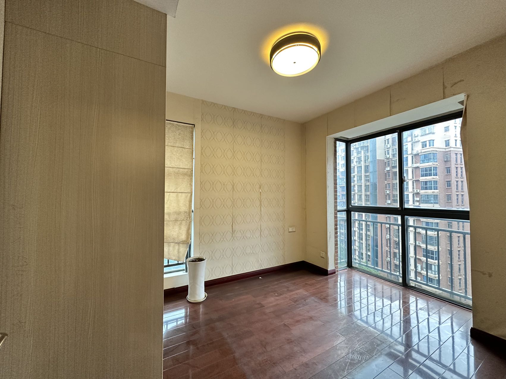 中央皇庭 4室2厅2卫 65.00万 中央皇庭 4室2厅2卫 65.00万室内图