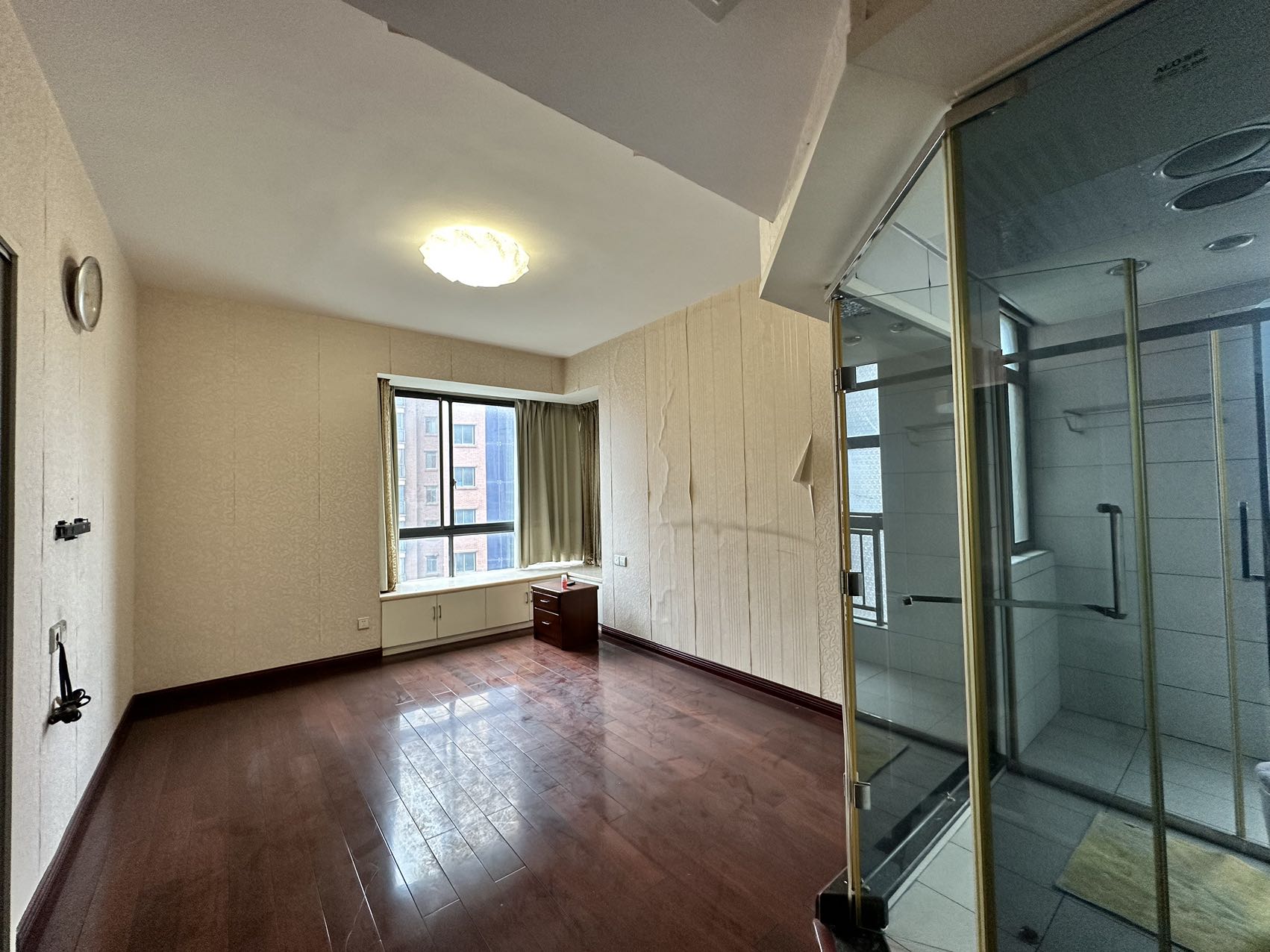 中央皇庭 4室2厅2卫 65.00万 中央皇庭 4室2厅2卫 65.00万室内图