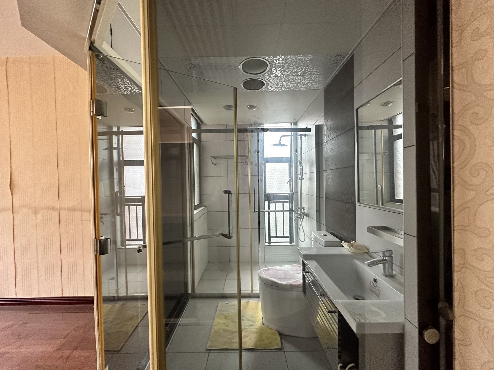 中央皇庭 4室2厅2卫 65.00万 中央皇庭 4室2厅2卫 65.00万室内图