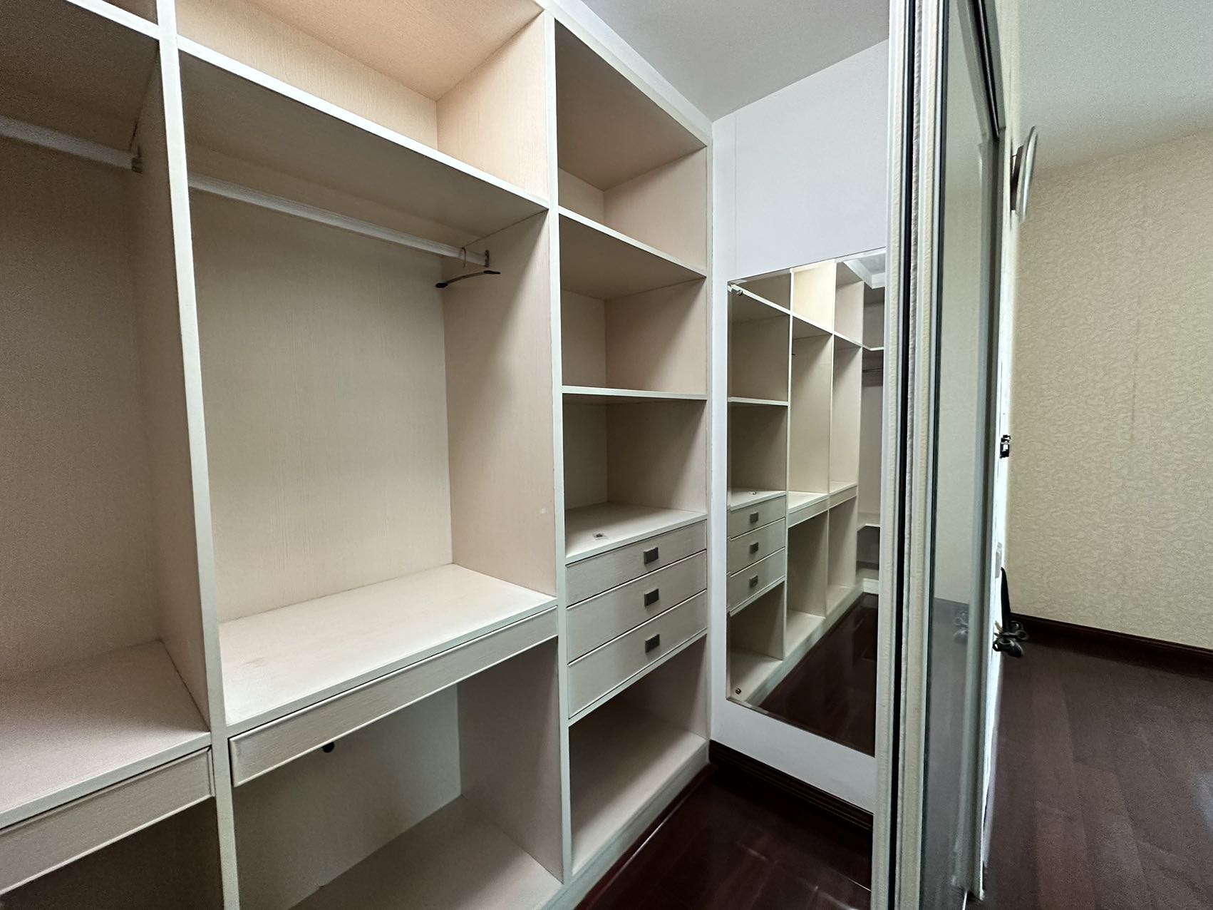 中央皇庭 4室2厅2卫 65.00万 中央皇庭 4室2厅2卫 65.00万室内图