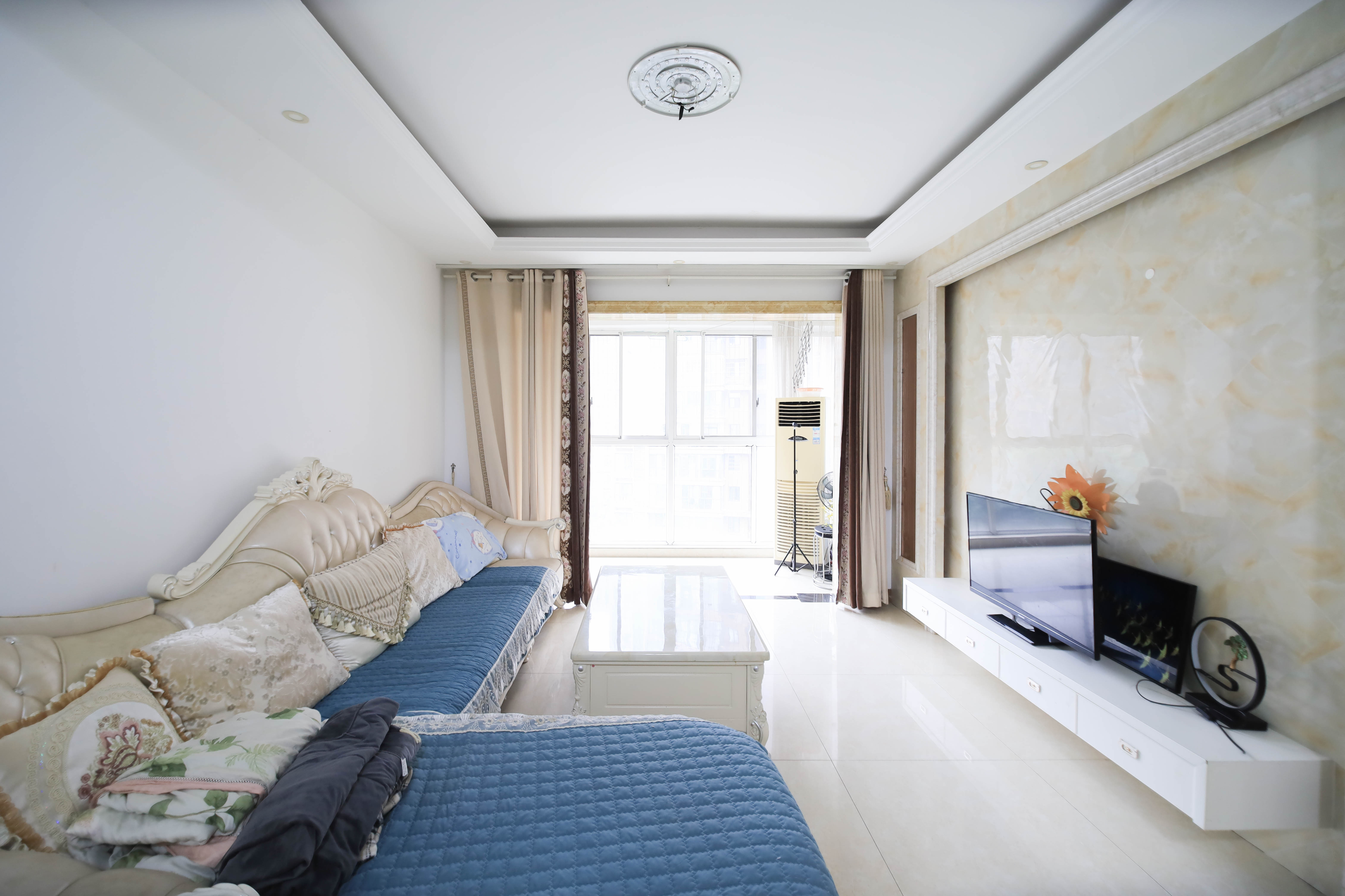 湘府十城（汇财御景湾新寓,汇财国际）  3室2厅1卫    69.0万客厅