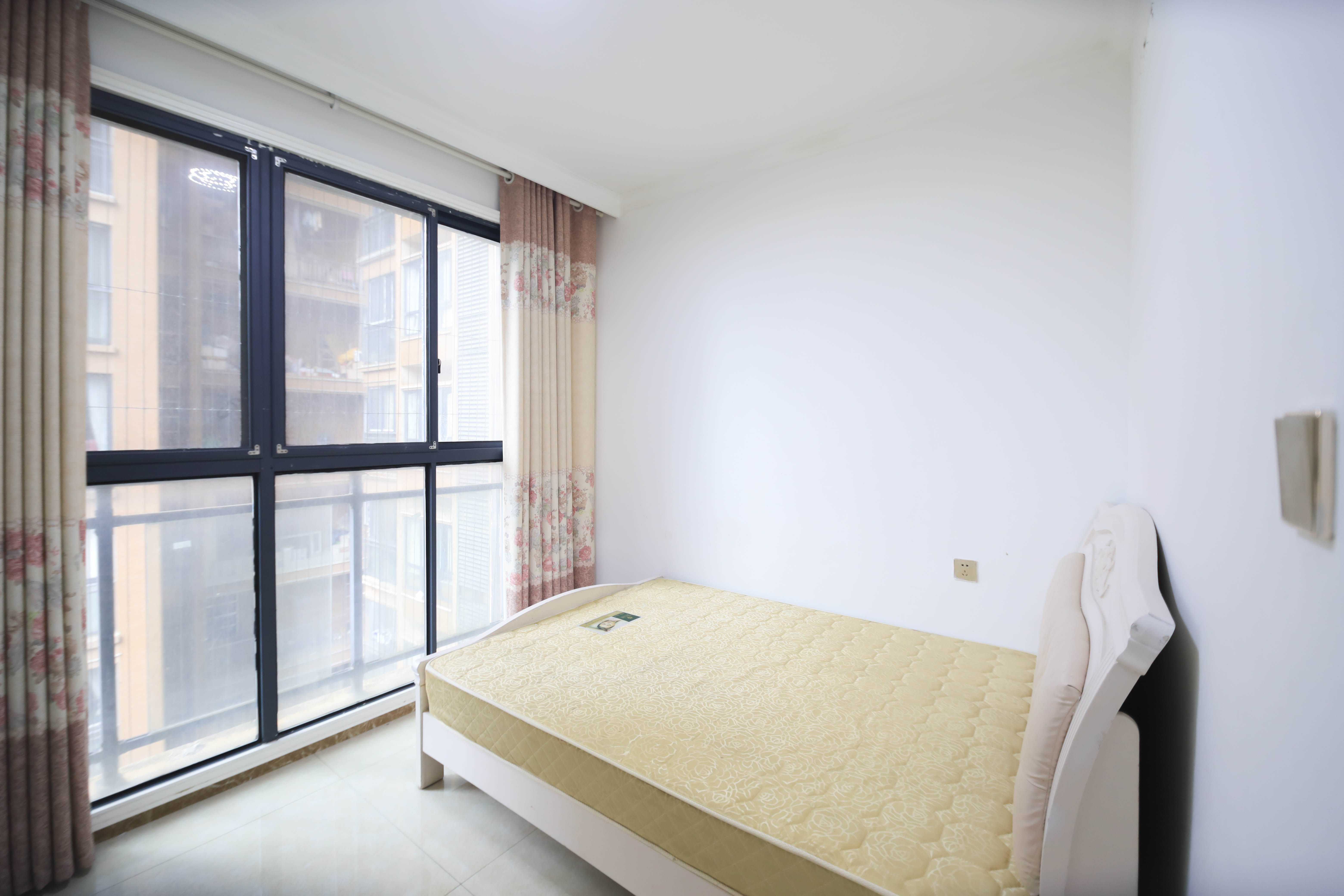 湘府十城(汇财御景湾新寓,汇财国际) 3室2厅1卫 69.0万 湘府十城(汇财御景湾新寓,汇财国际) 3室2厅1卫 69.0万卧室