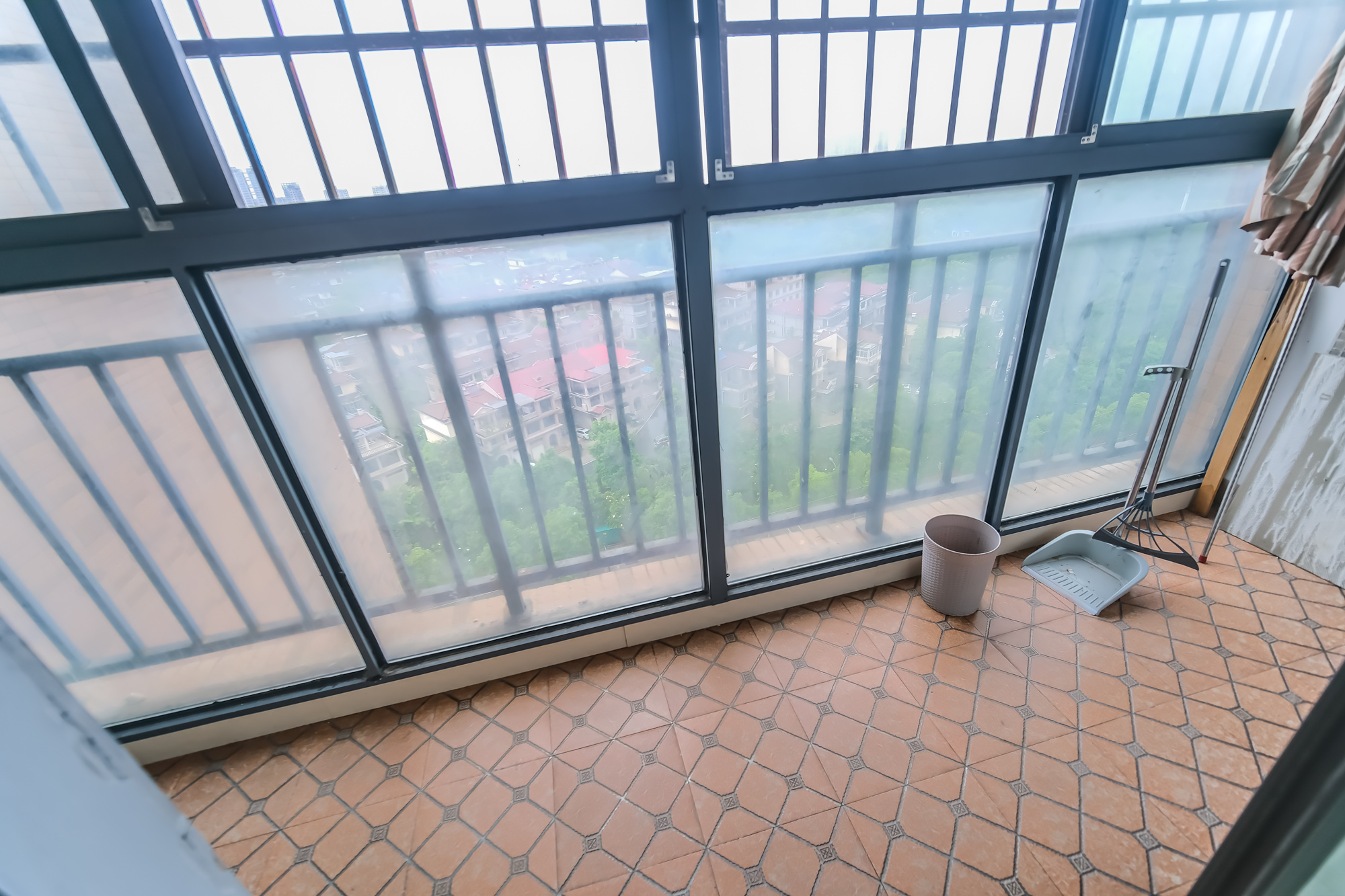 三一街区  3室2厅2卫    104.95万阳台