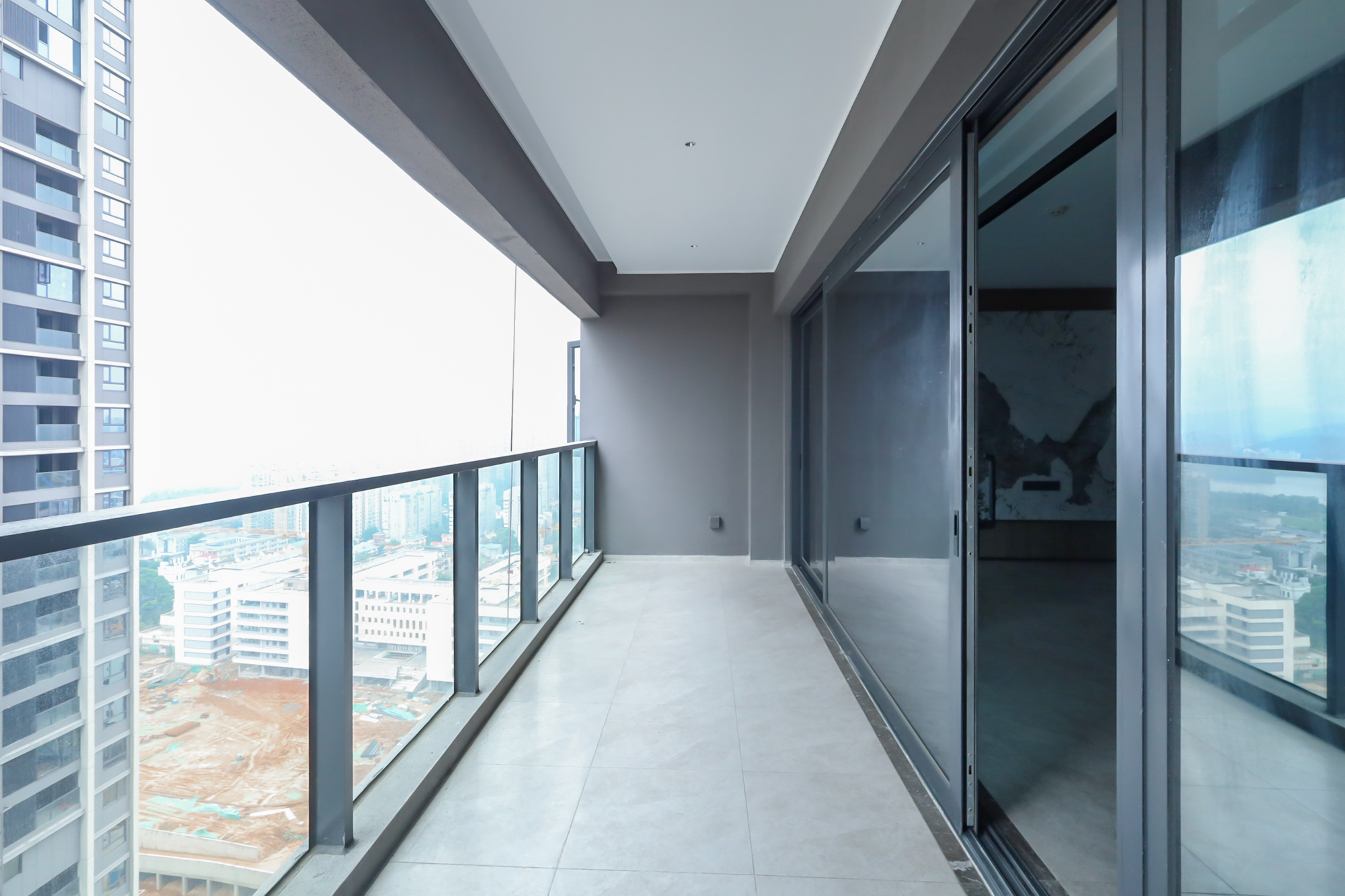 长沙悦府(华润万象城) 4室2厅3卫 568.0万 长沙悦府(华润万象城) 4室2厅3卫 568.0万阳台