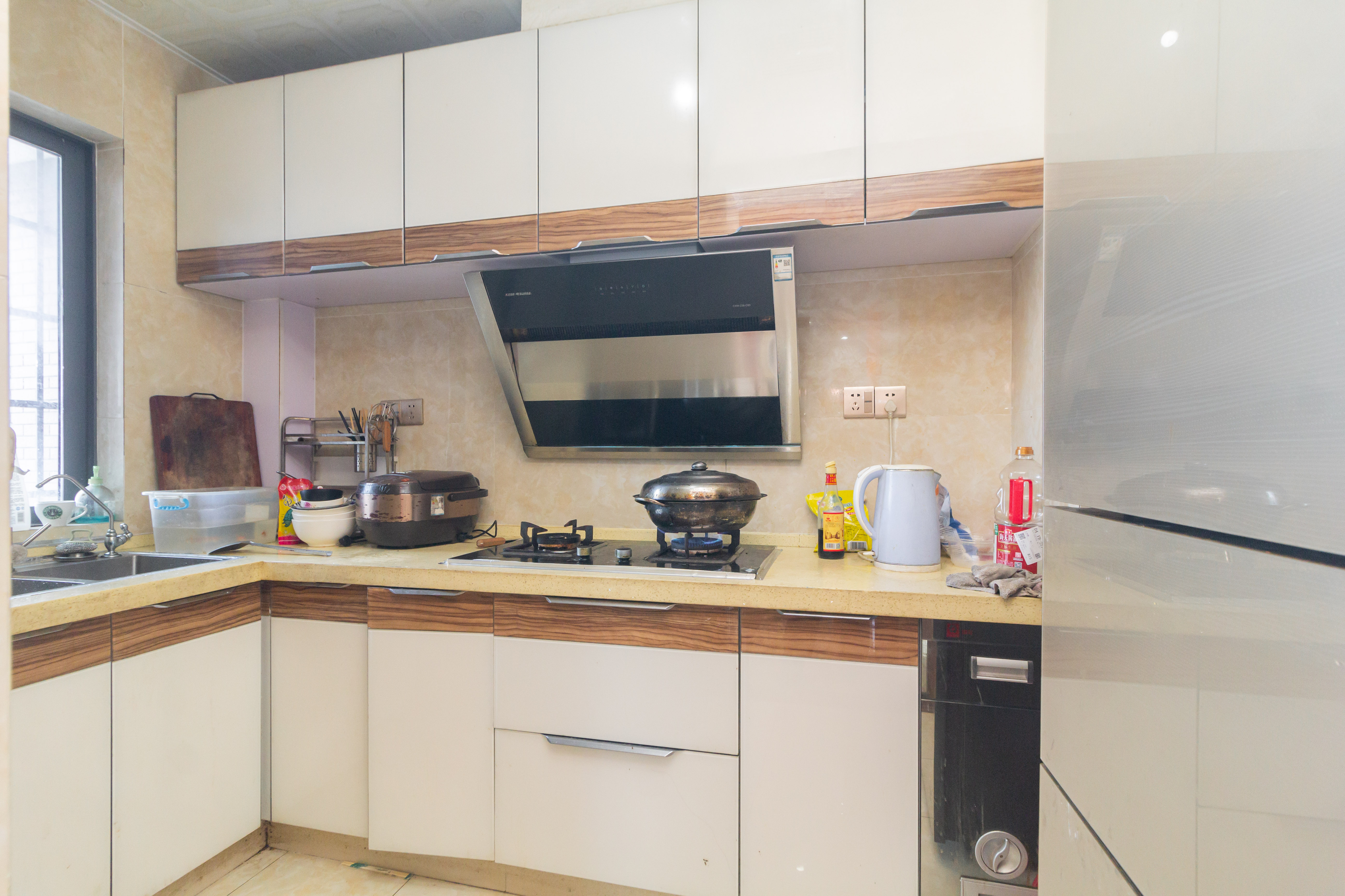 辉宏橄榄城 4室2厅2卫 75.8万 辉宏橄榄城 4室2厅2卫 75.8万厨房