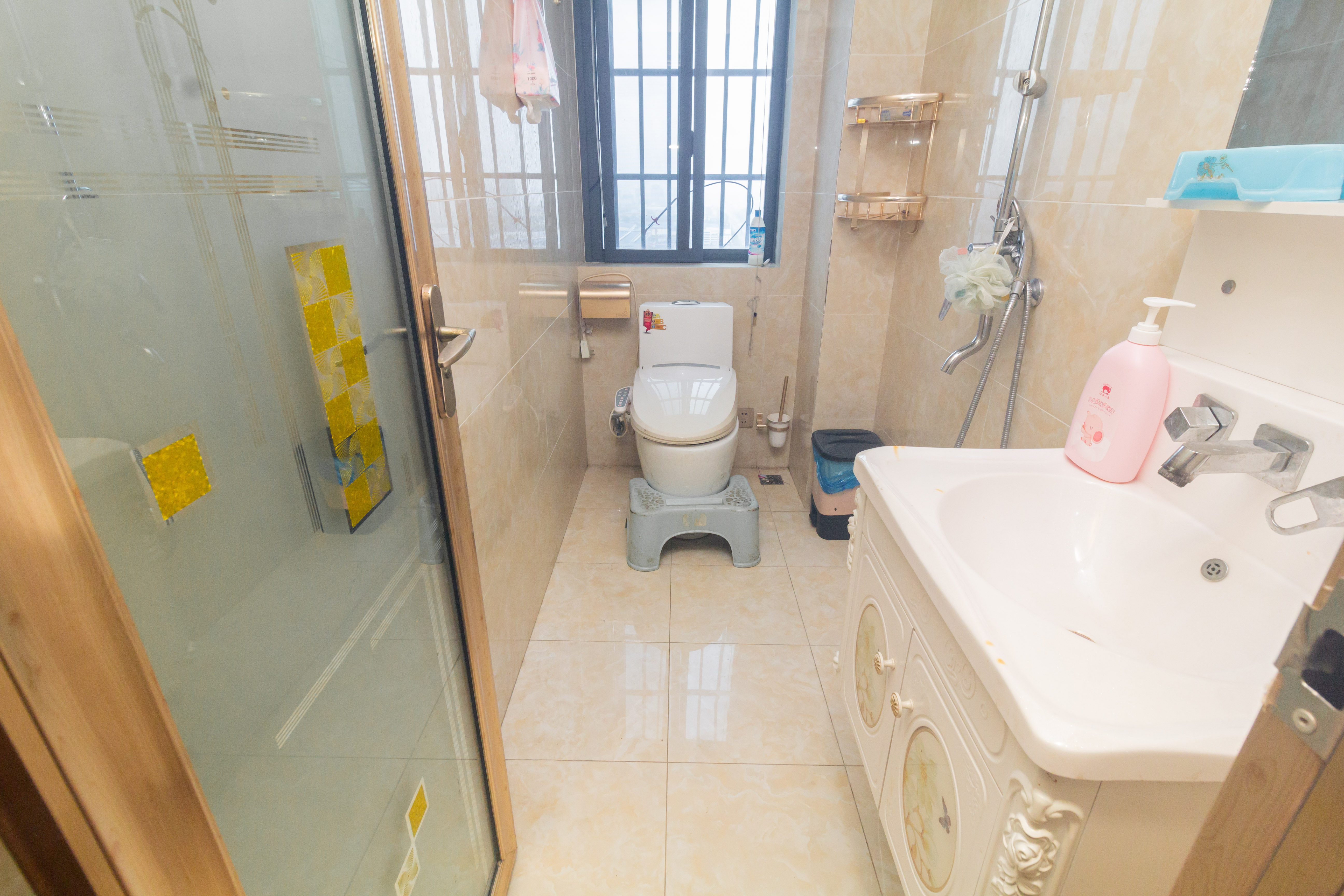 辉宏橄榄城 4室2厅2卫 75.8万 辉宏橄榄城 4室2厅2卫 75.8万卫生间