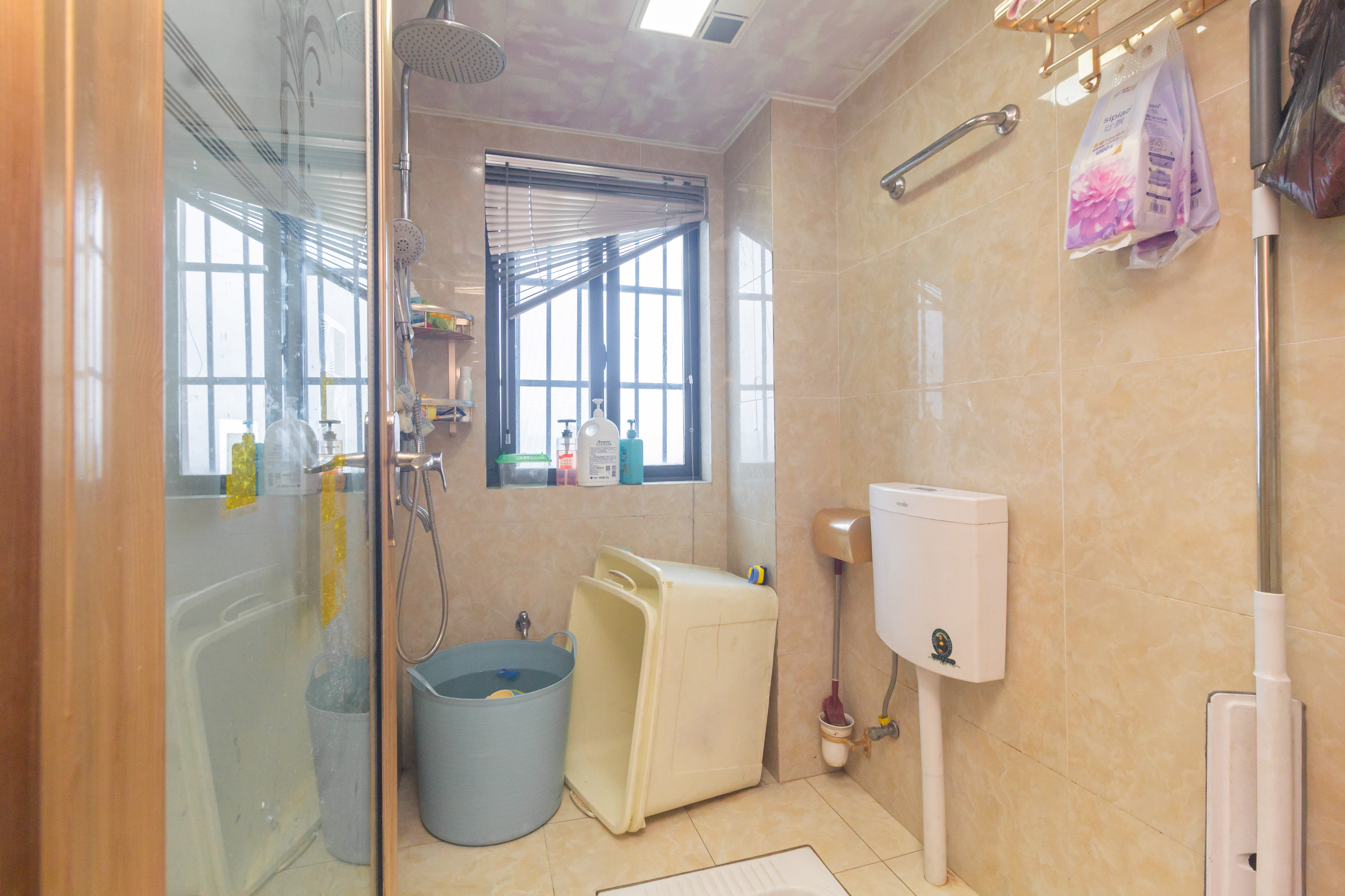 辉宏橄榄城 4室2厅2卫 75.8万 辉宏橄榄城 4室2厅2卫 75.8万卫生间