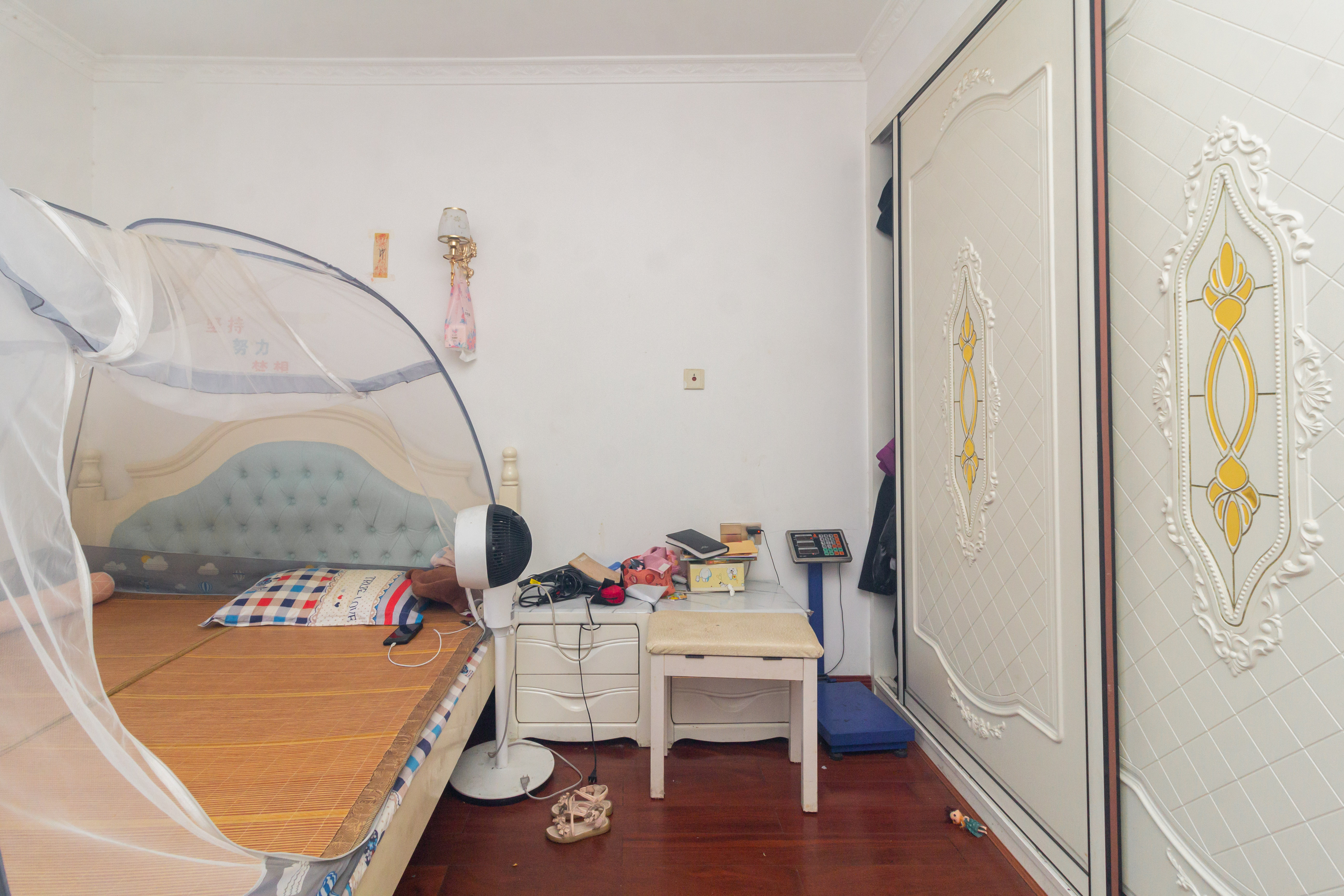 辉宏橄榄城 4室2厅2卫 75.8万 辉宏橄榄城 4室2厅2卫 75.8万卧室