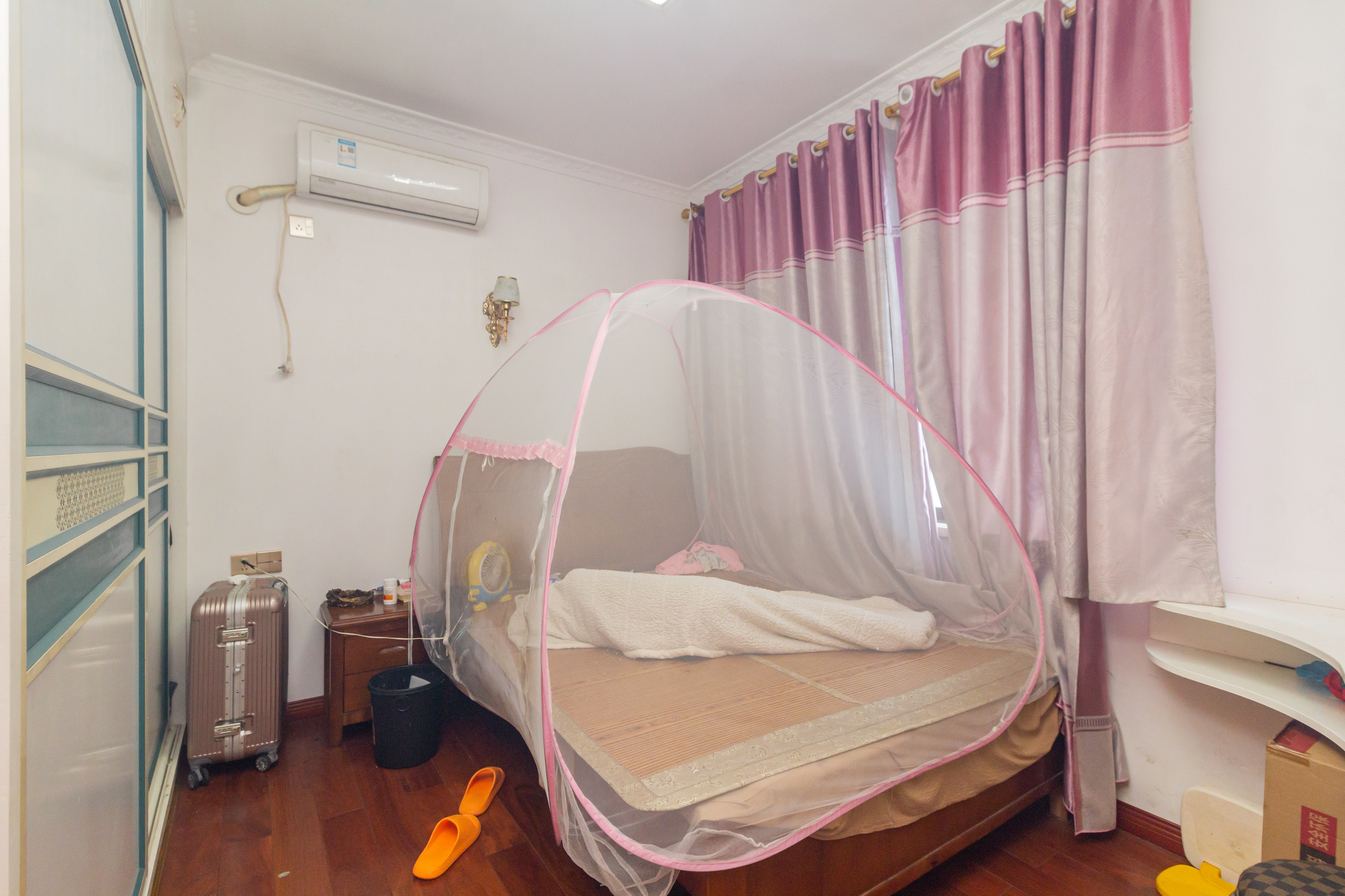 辉宏橄榄城 4室2厅2卫 75.8万 辉宏橄榄城 4室2厅2卫 75.8万卧室