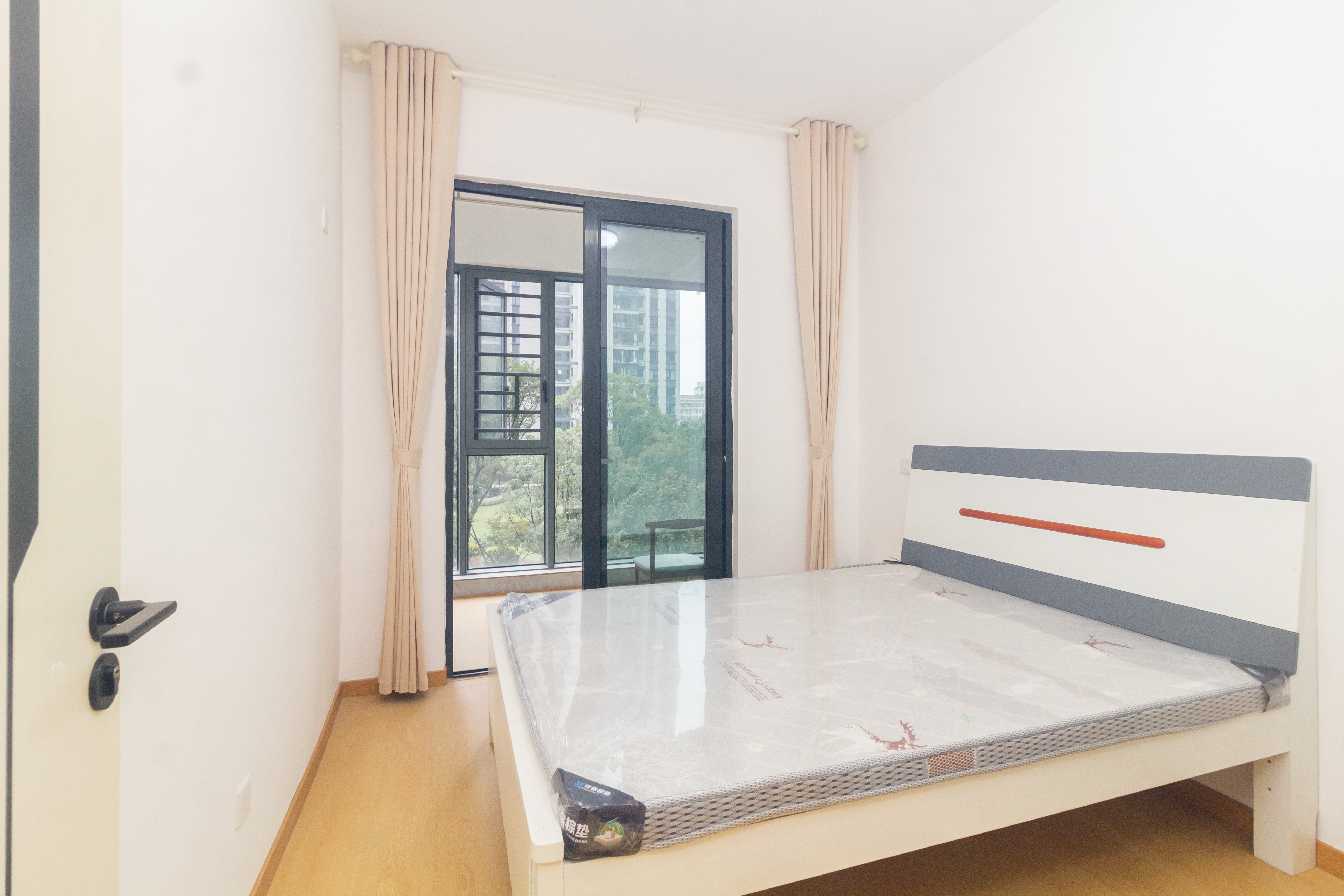 旭辉汇樾城 3室2厅2卫 98.0万 旭辉汇樾城 3室2厅2卫 98.0万卧室