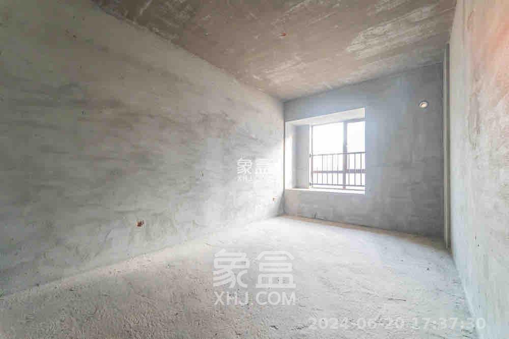 艺源颂雅小区（719街区）  4室2厅1卫   1200.00元/月室内图