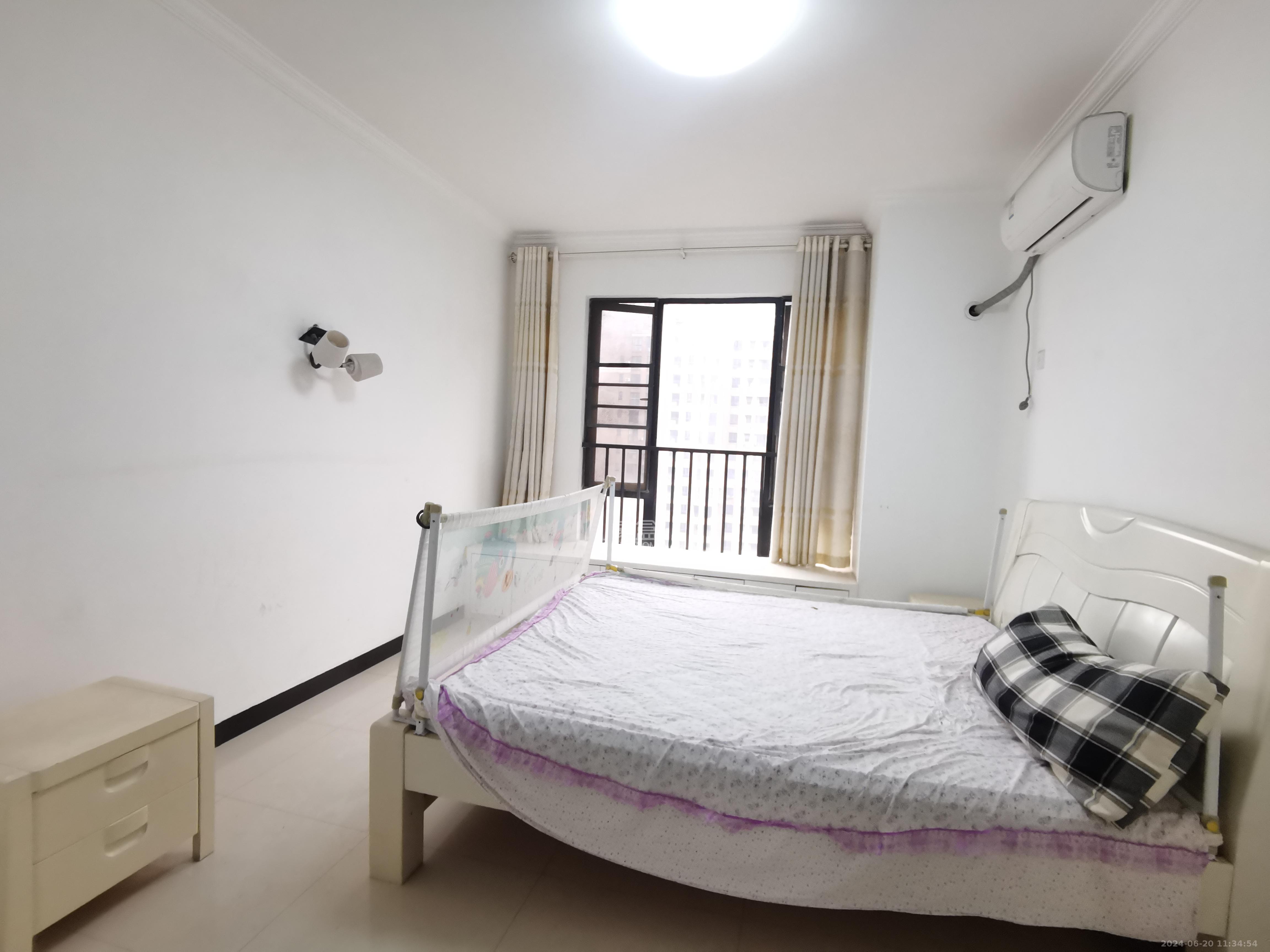 三一街区  3室2厅2卫   2100.00元/月室内图