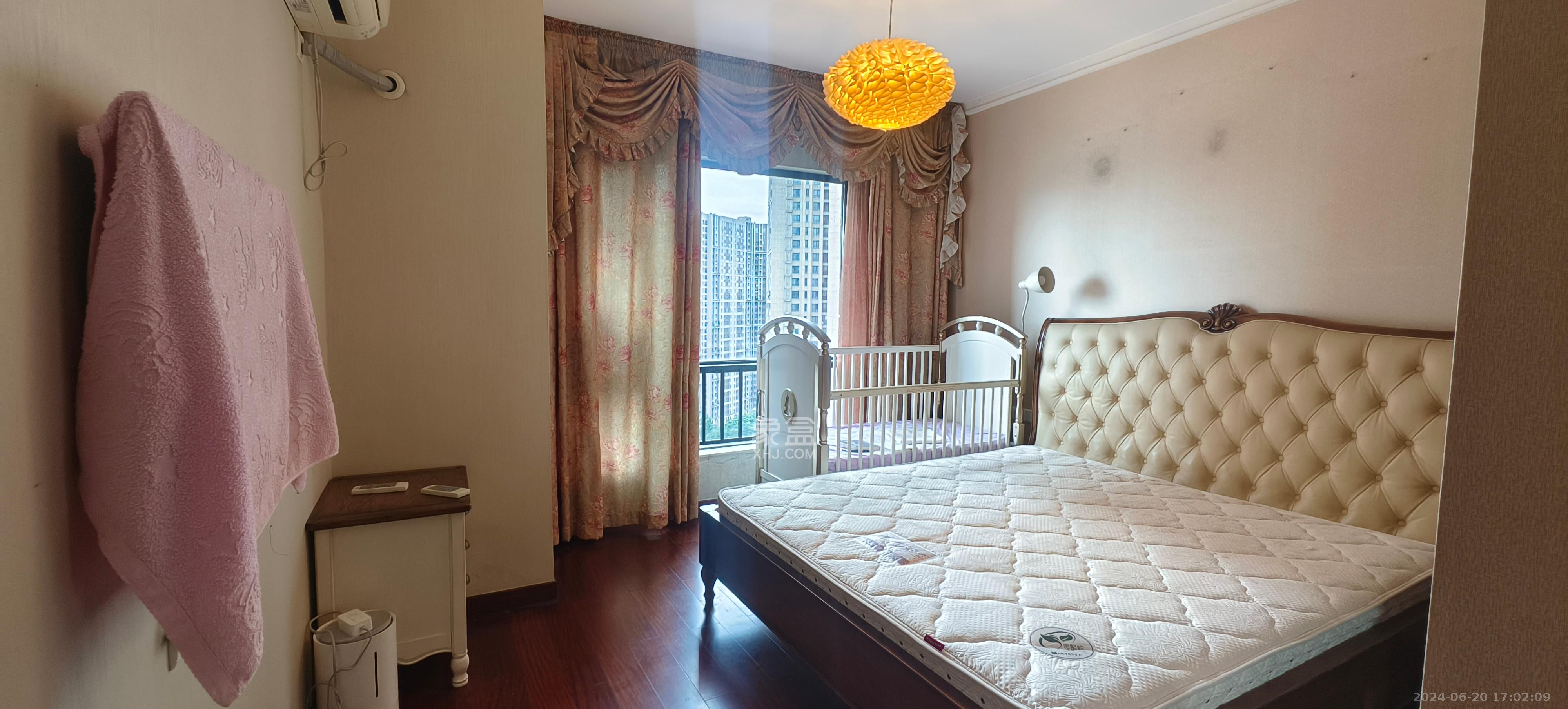 达美D6区  4室2厅2卫    3300.0元/月室内图