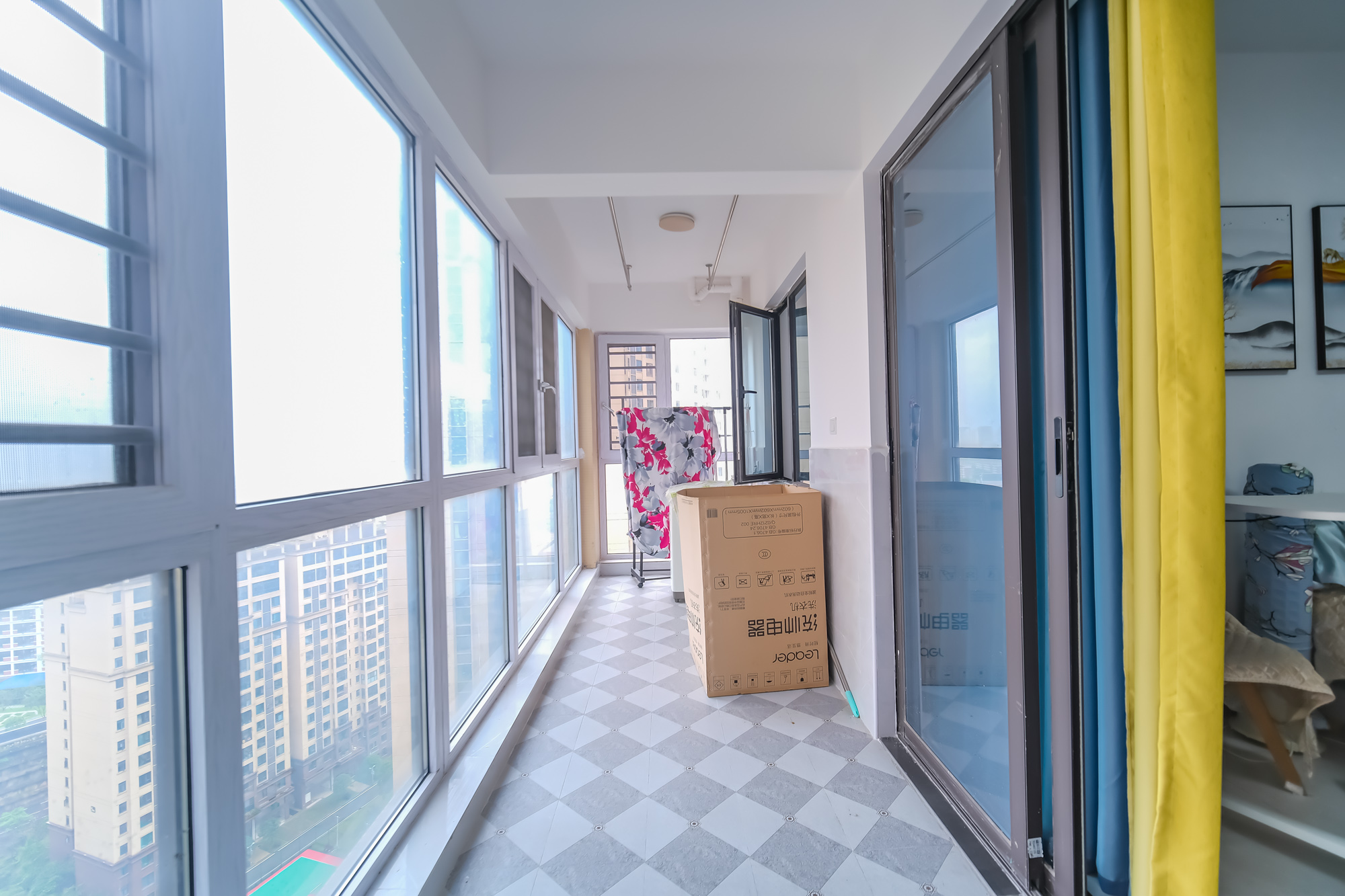 星雅美辰  3室2厅2卫    97.8万 星雅美辰  3室2厅2卫    97.8万阳台