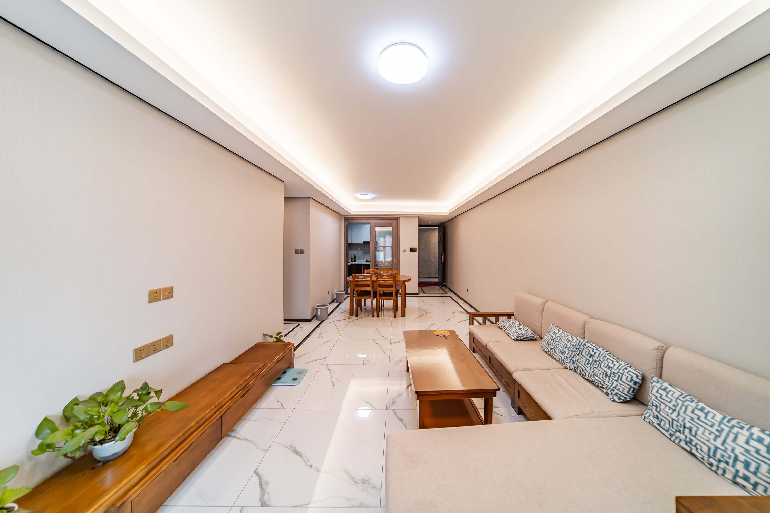 中海阅麓山一期  3室2厅2卫   180.00万