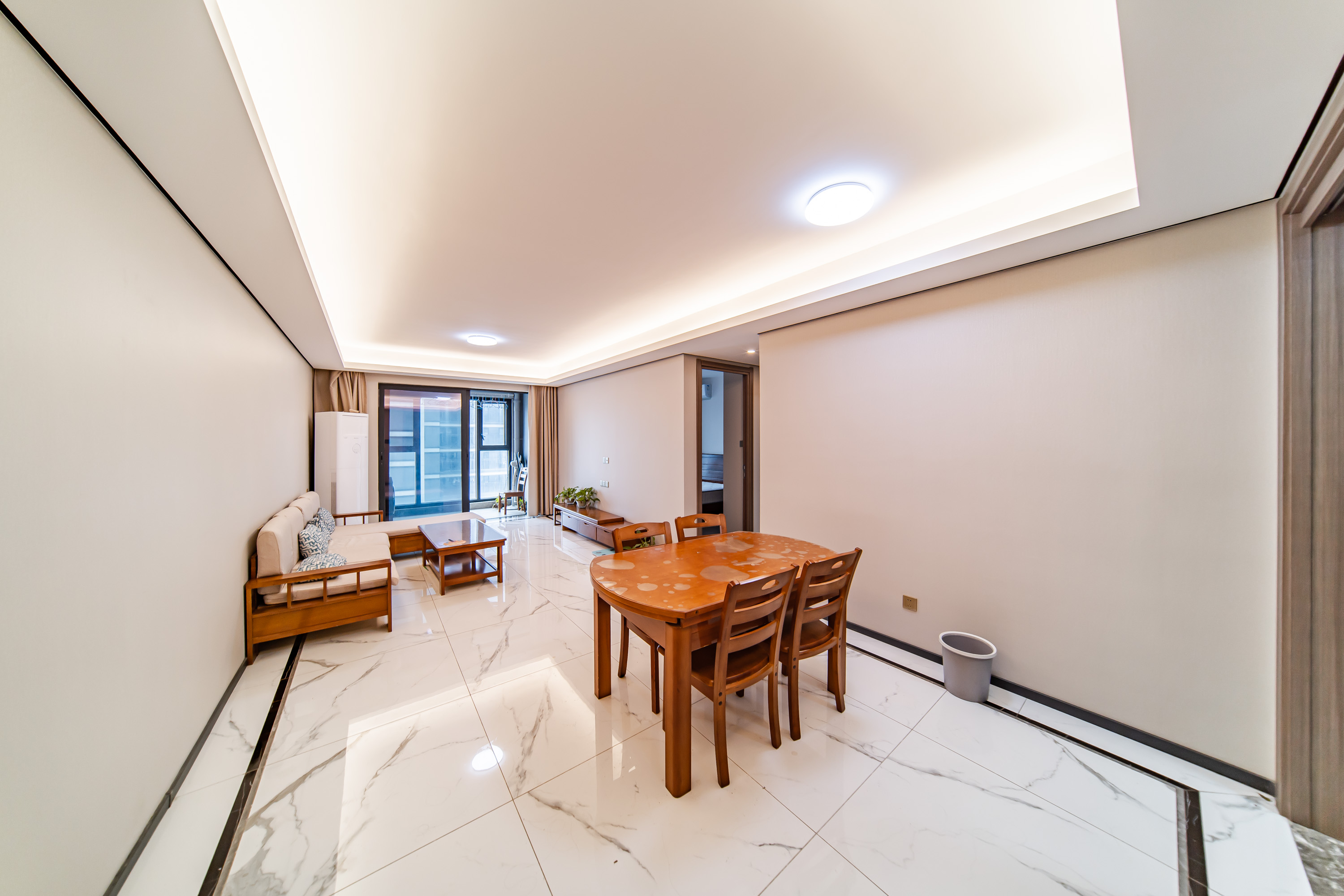 中海阅麓山一期  3室2厅2卫   171.00万客厅