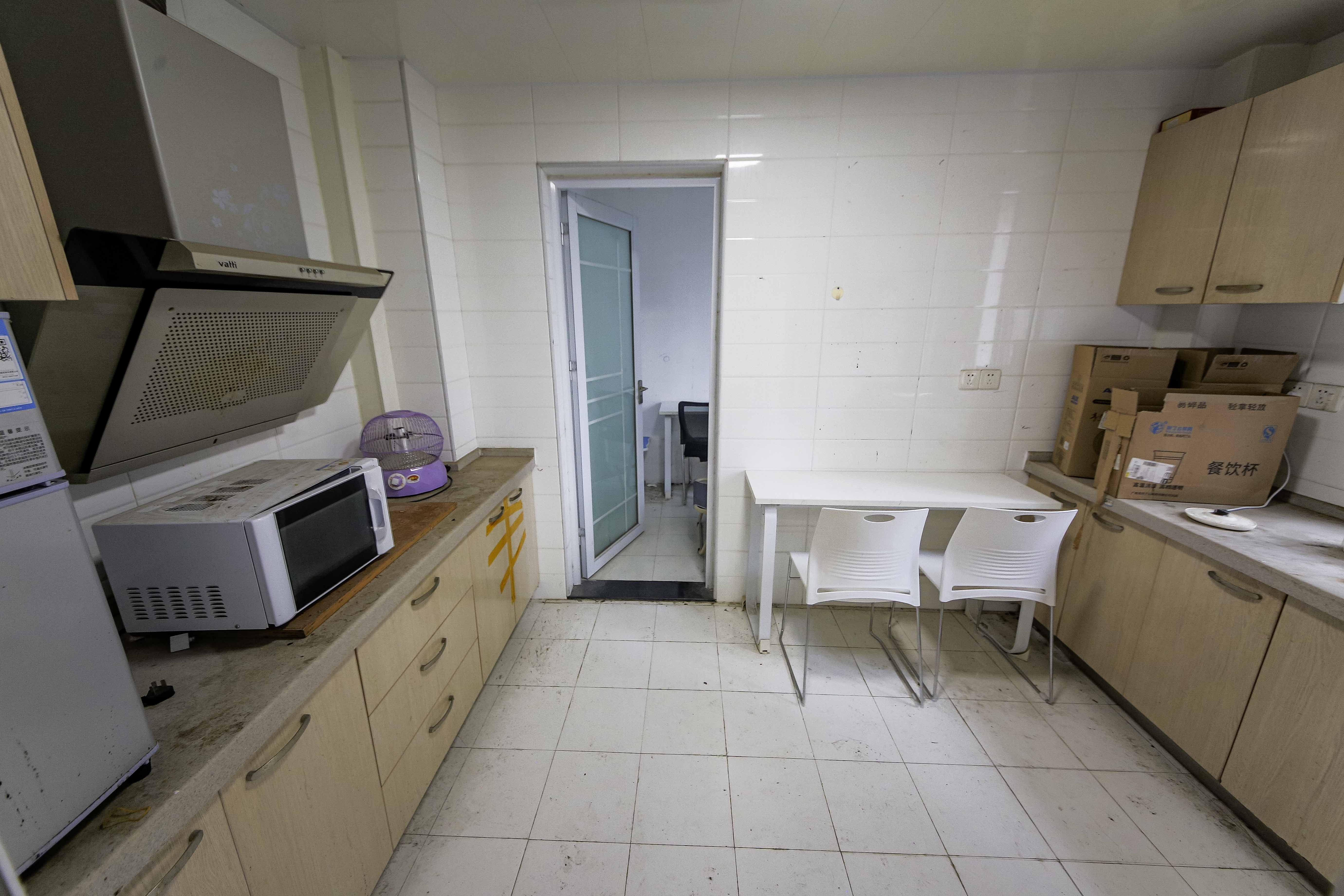 湘府9号  4室2厅2卫    170.0万 湘府9号  4室2厅2卫    170.0万厨房