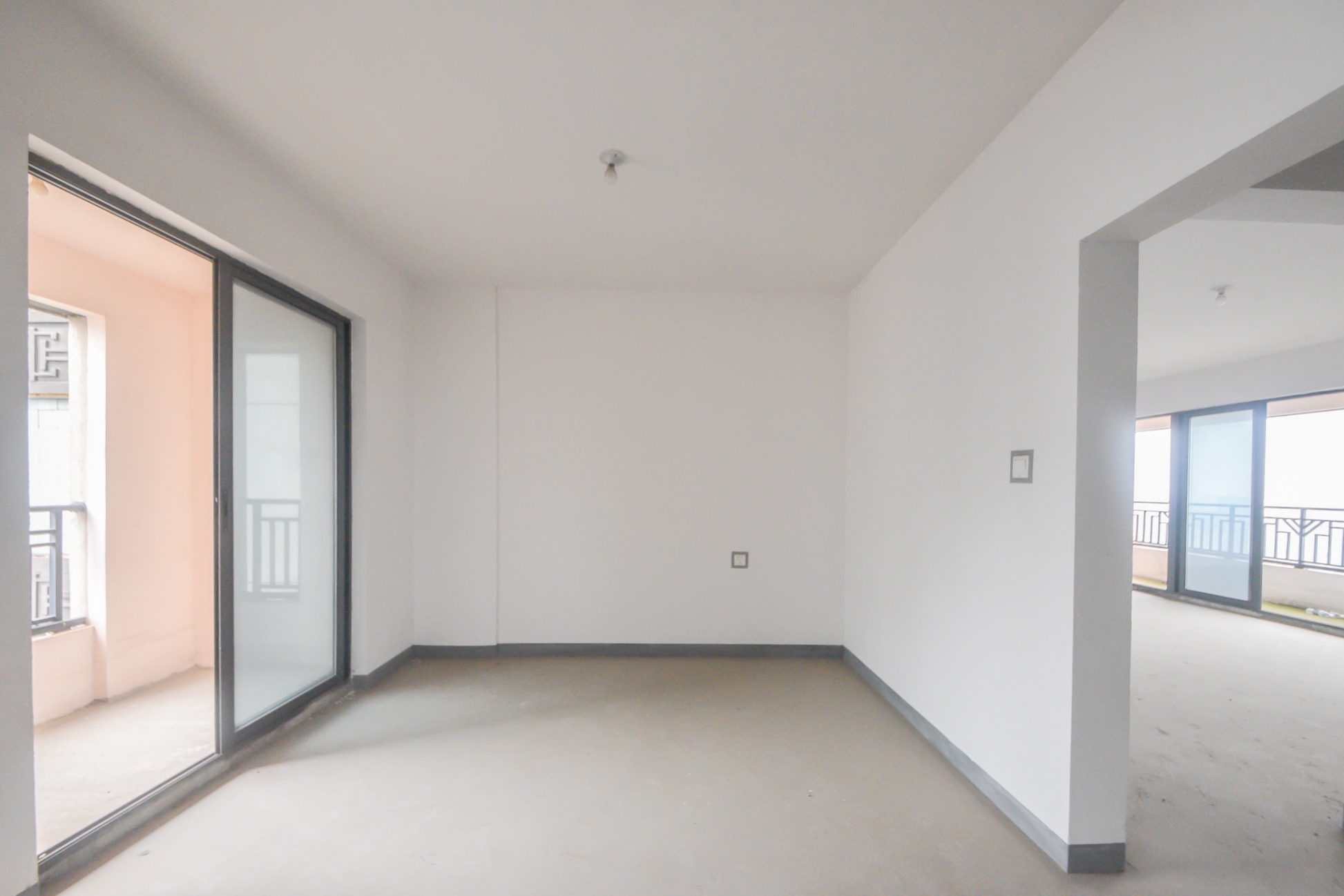 建发中央悦府  4室2厅2卫   210.00万卧室
