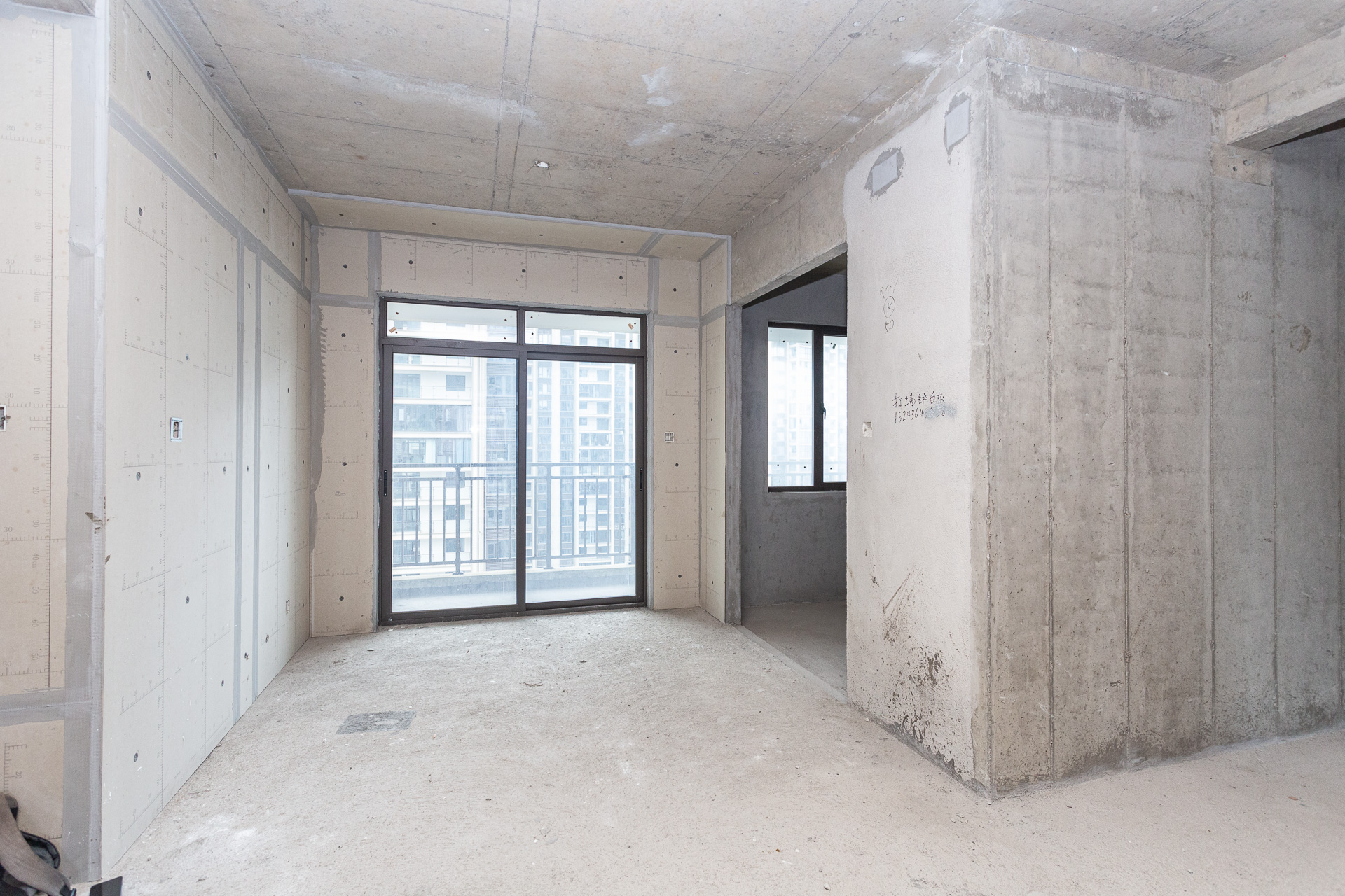 润和湘江天地E区  4室2厅3卫    235.0万 润和湘江天地E区  4室2厅3卫    235.0万客厅