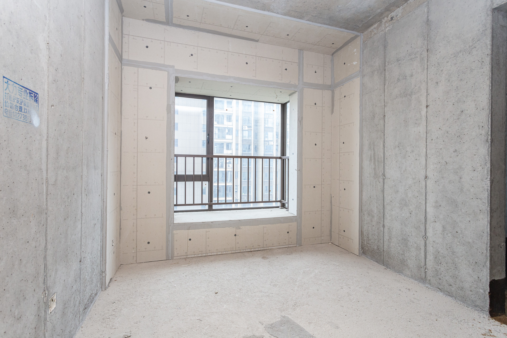 润和湘江天地E区  4室2厅3卫    235.0万 润和湘江天地E区  4室2厅3卫    235.0万卧室