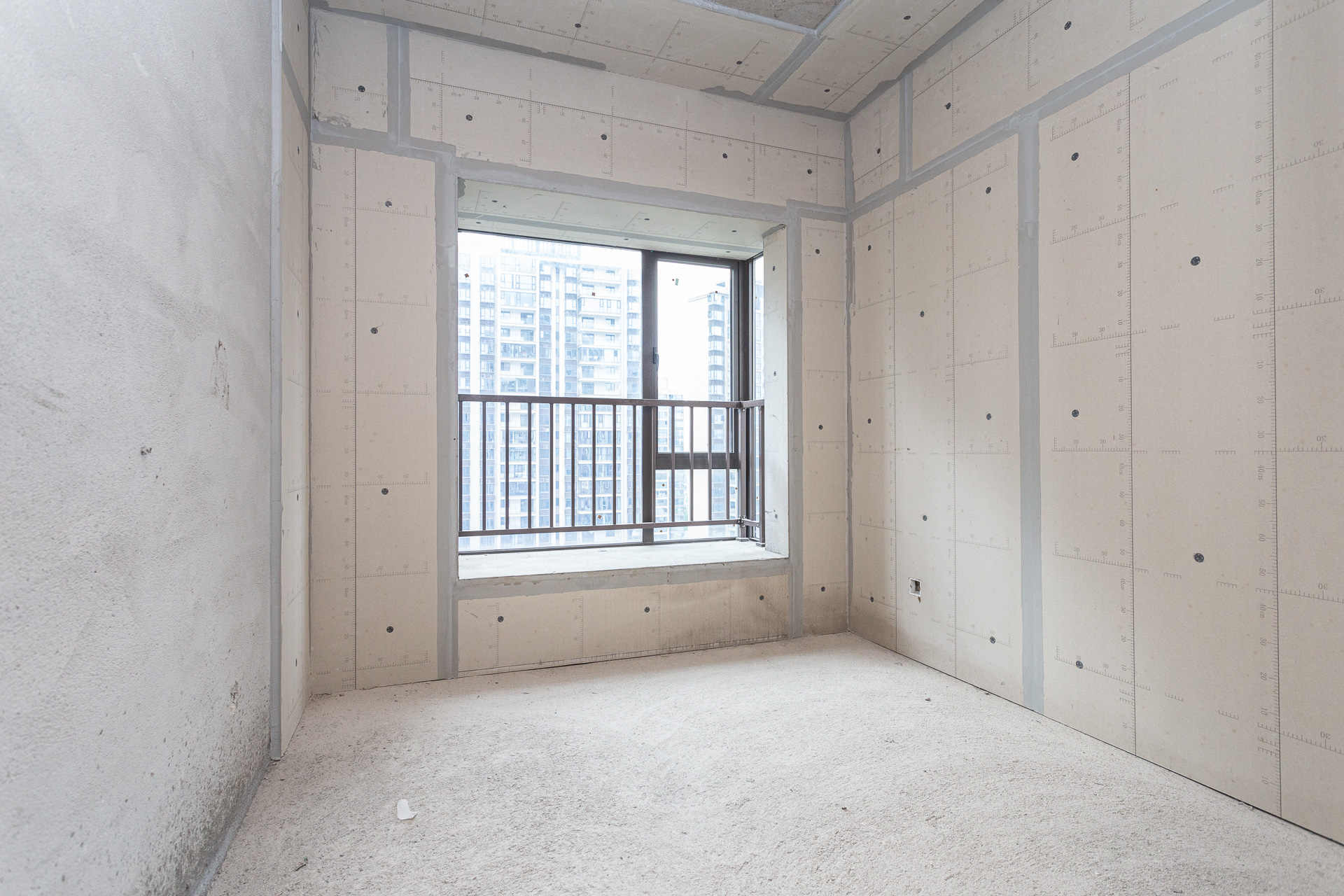 润和湘江天地E区  4室2厅3卫    235.0万 润和湘江天地E区  4室2厅3卫    235.0万卧室