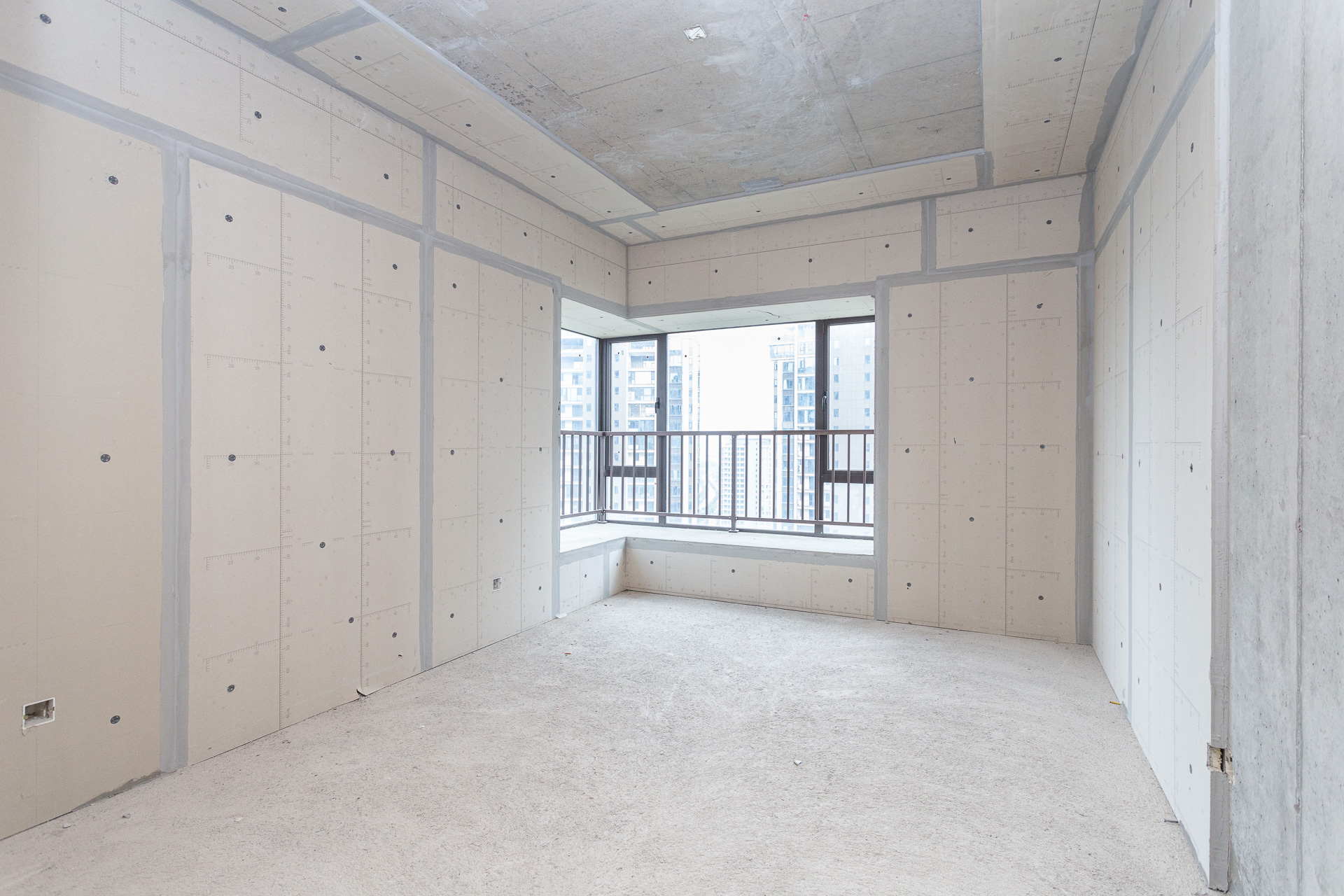 润和湘江天地E区  4室2厅3卫    235.0万 润和湘江天地E区  4室2厅3卫    235.0万卧室