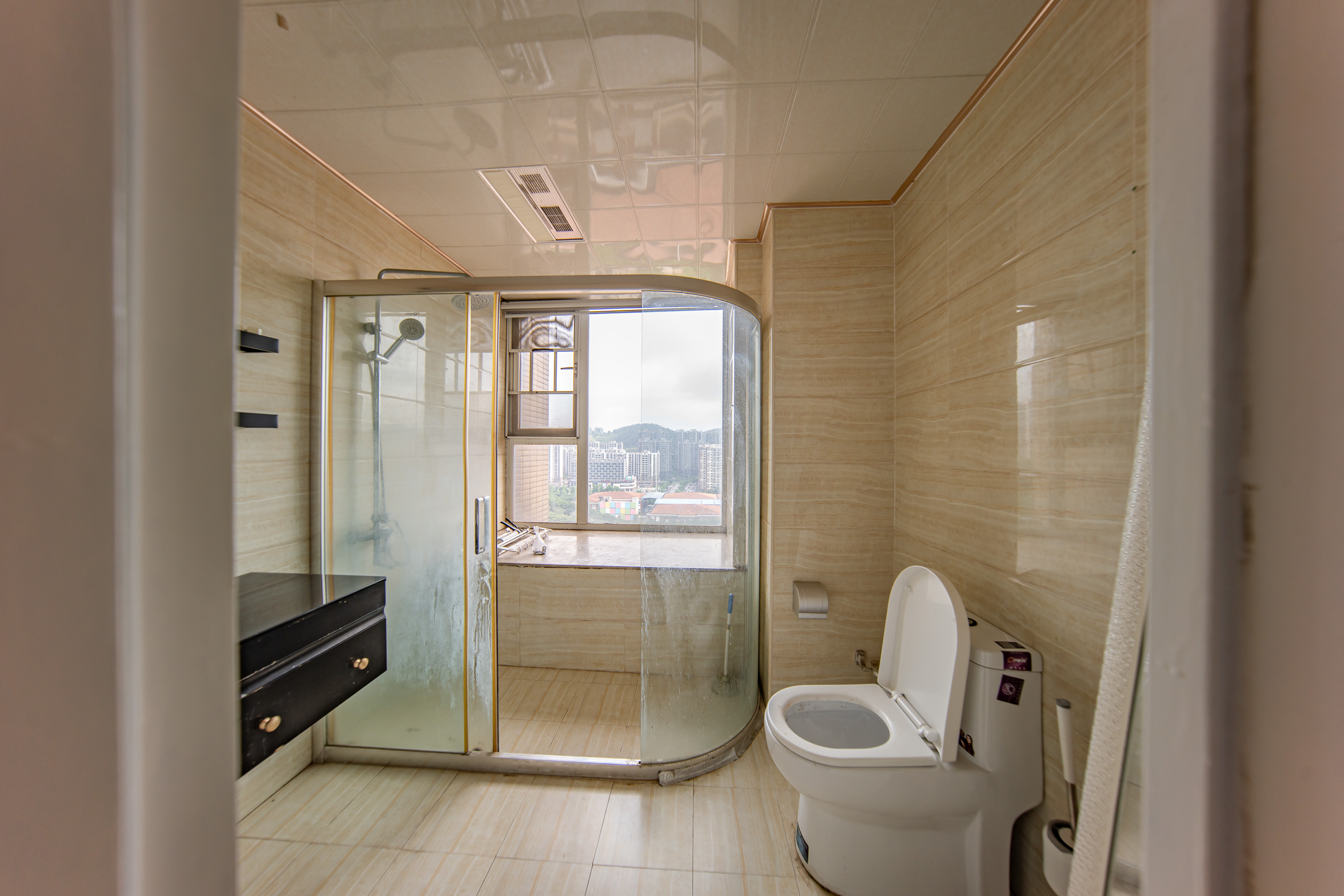 金鼎公园尚 3室2厅2卫 69.8万 金鼎公园尚 3室2厅2卫 69.8万卫生间