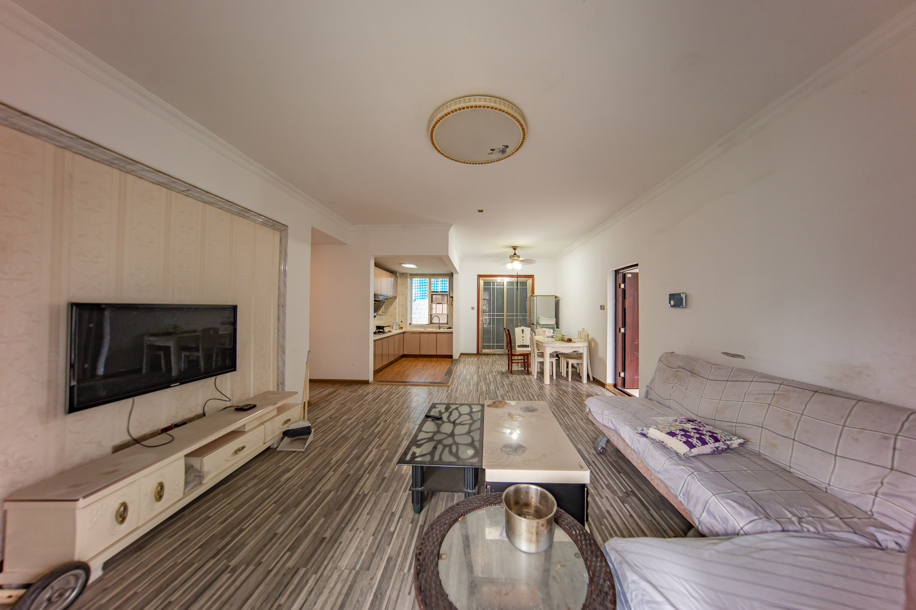 金鼎公园尚  4室2厅1卫    110.0万客厅