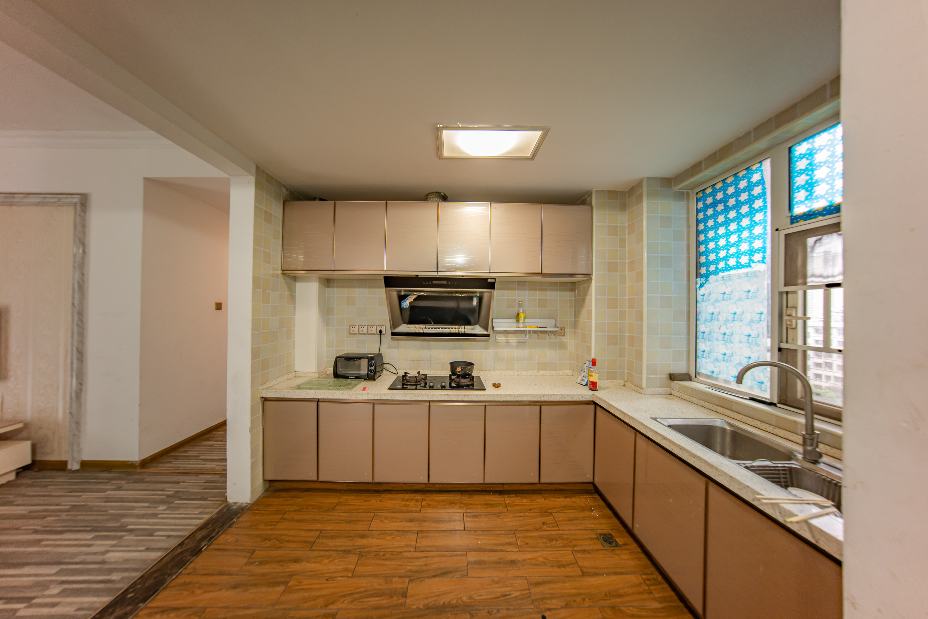 金鼎公园尚 4室2厅1卫 110.0万 金鼎公园尚 4室2厅1卫 110.0万厨房