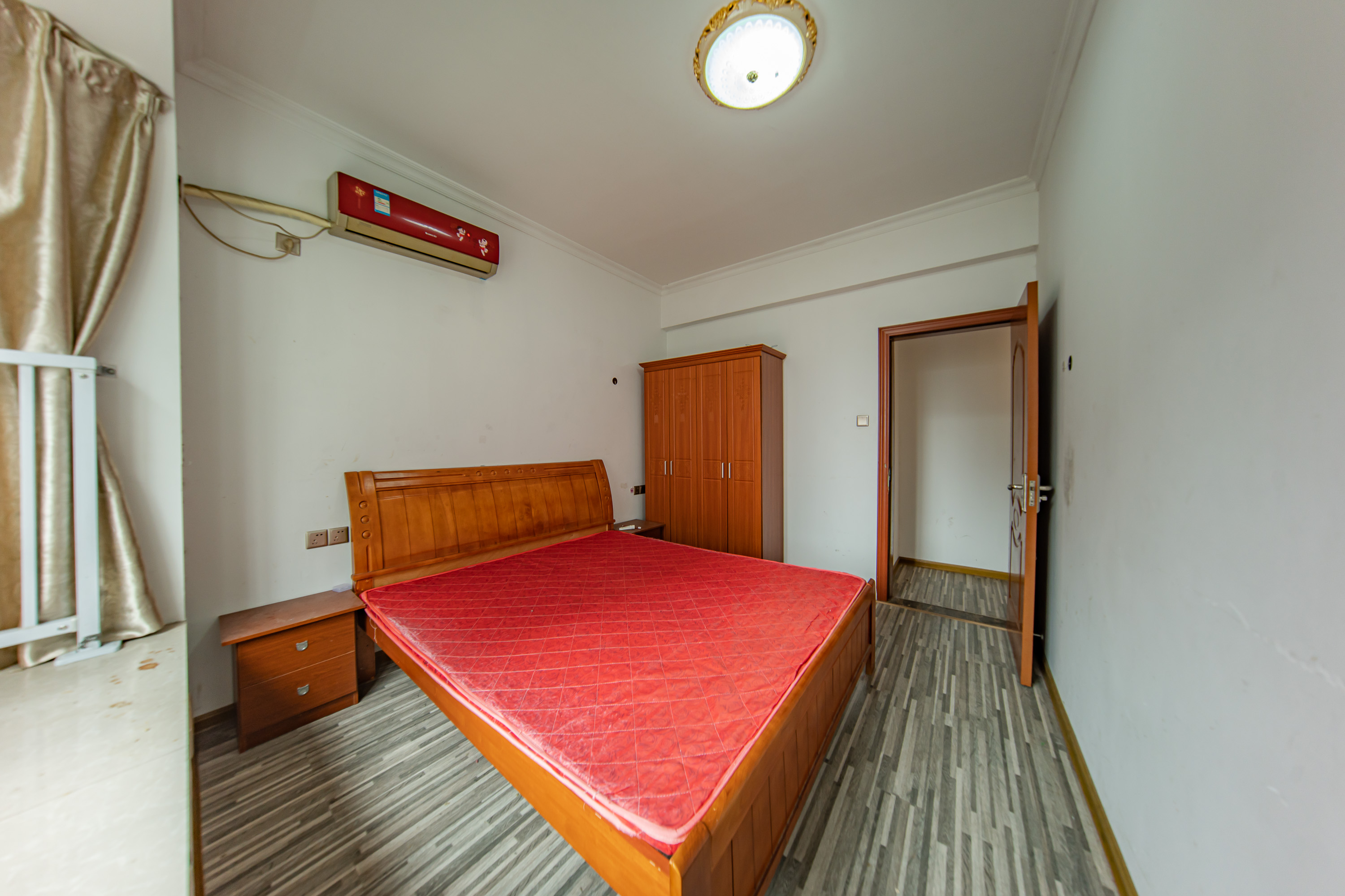 金鼎公园尚 4室2厅1卫 110.0万 金鼎公园尚 4室2厅1卫 110.0万卧室