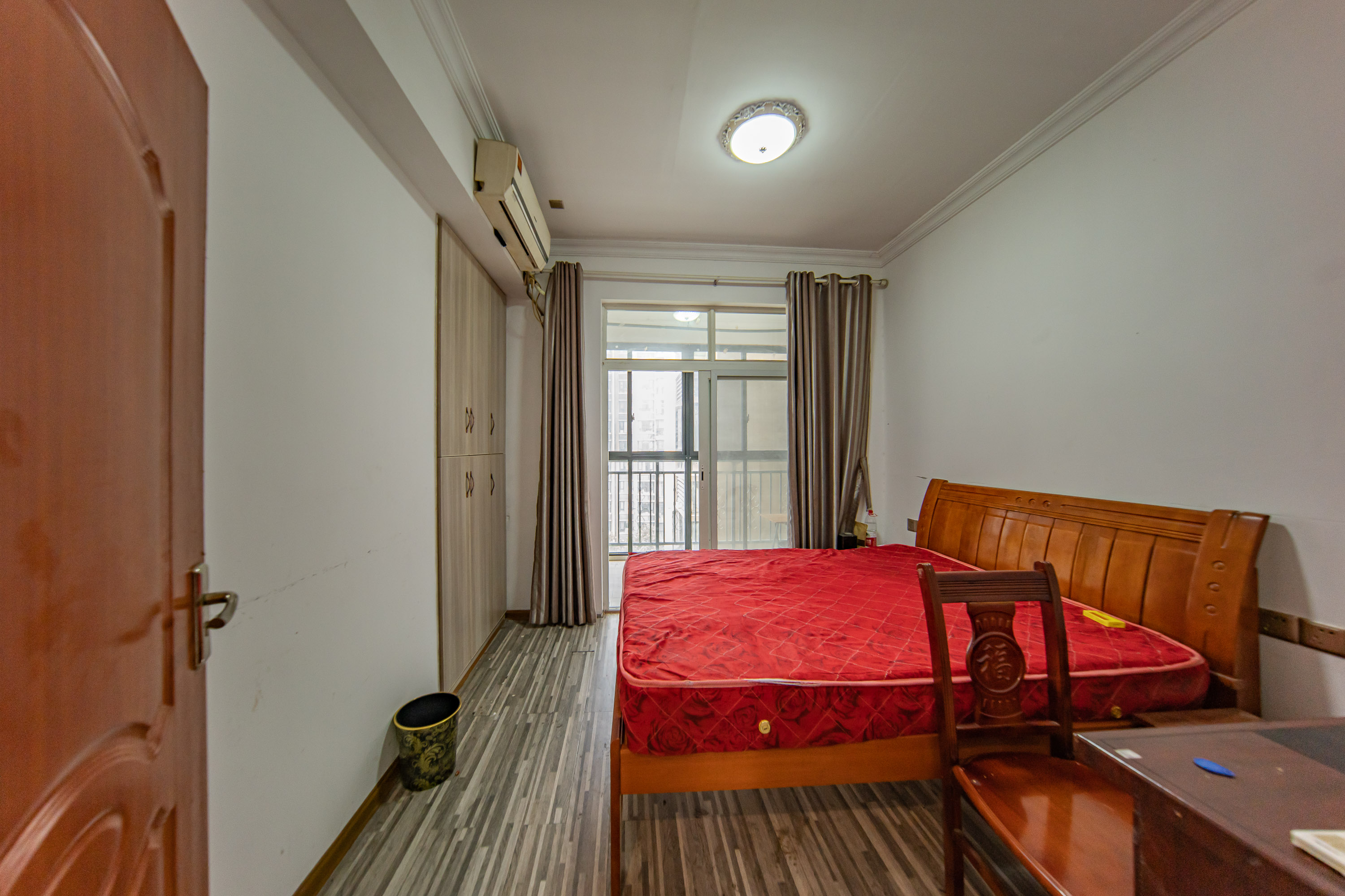 金鼎公园尚 4室2厅1卫 110.0万 金鼎公园尚 4室2厅1卫 110.0万卧室