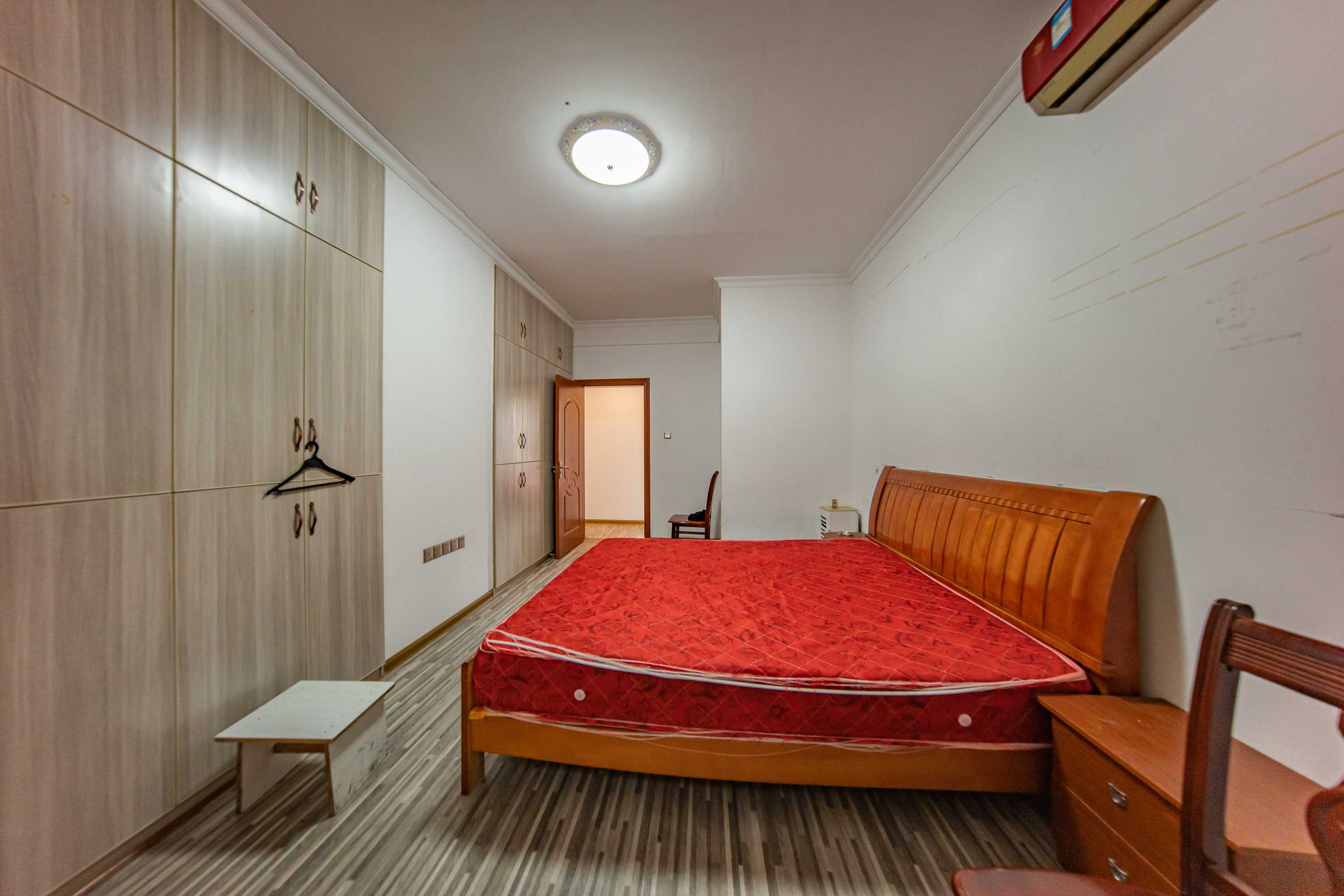 金鼎公园尚 4室2厅1卫 110.0万 金鼎公园尚 4室2厅1卫 110.0万卧室