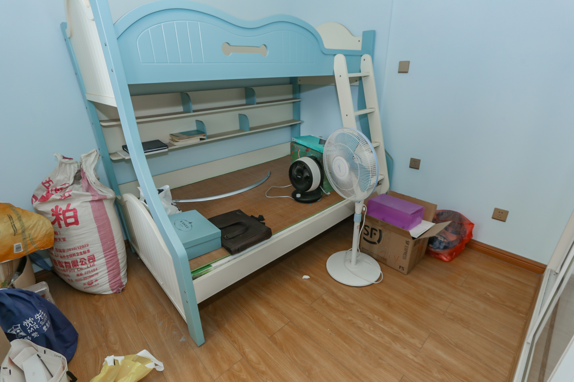 钰龙天下二期(钰龙佳园) 3室2厅2卫 182.0万 钰龙天下二期(钰龙佳园) 3室2厅2卫 182.0万卧室