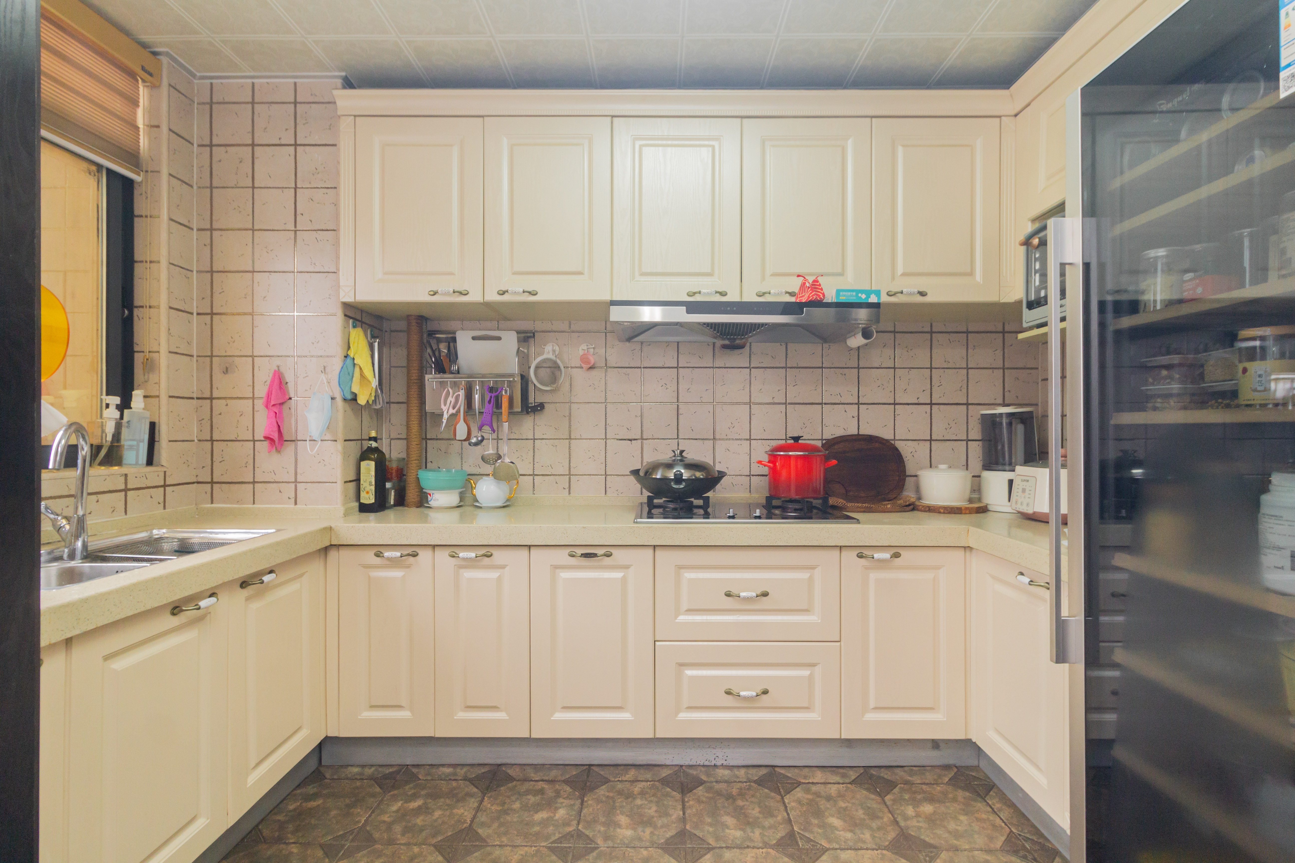 东岸城邦 3室2厅2卫 85.8万 东岸城邦 3室2厅2卫 85.8万厨房