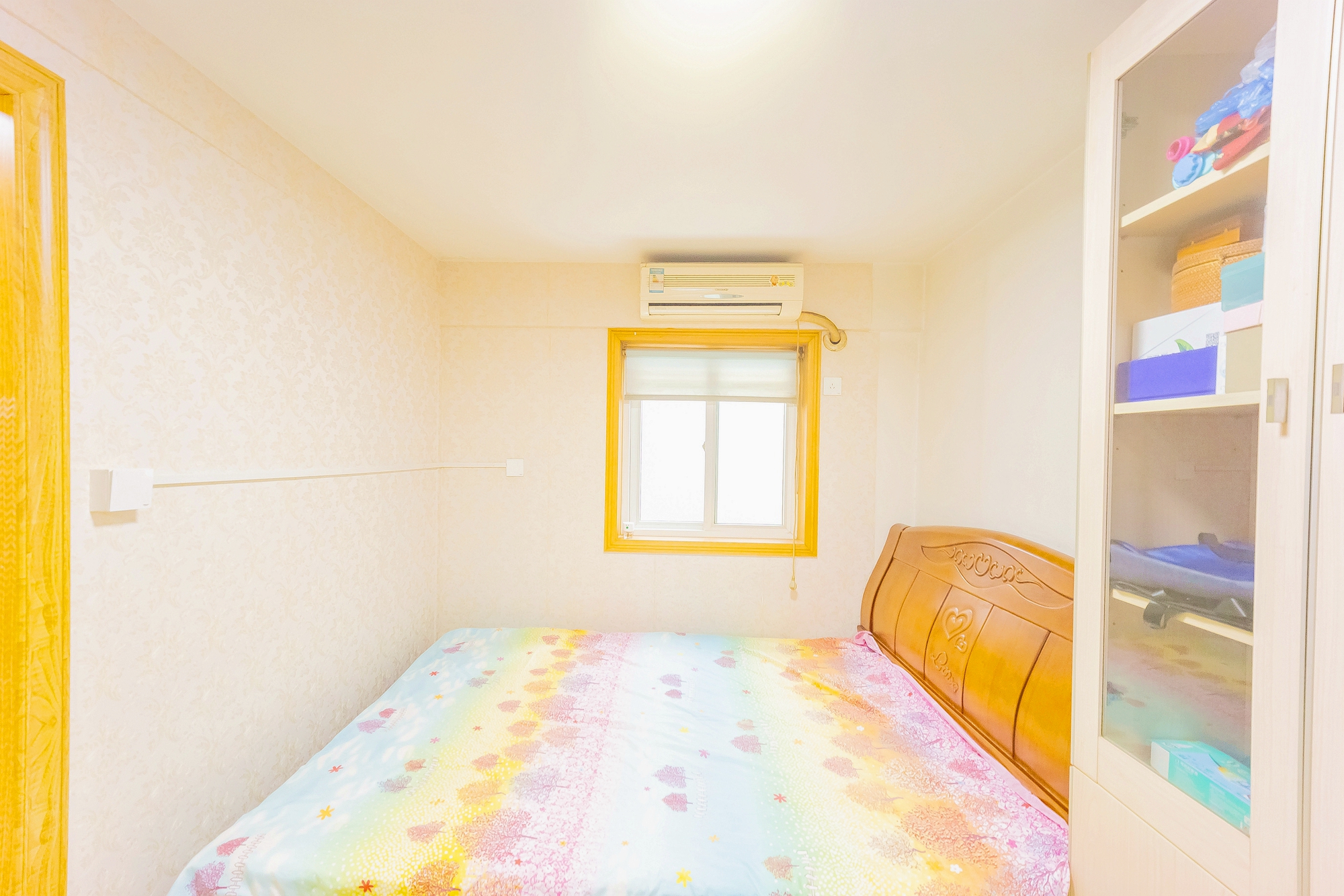 宏景名厦  3室2厅1卫    78.0万 宏景名厦  3室2厅1卫    78.0万卧室